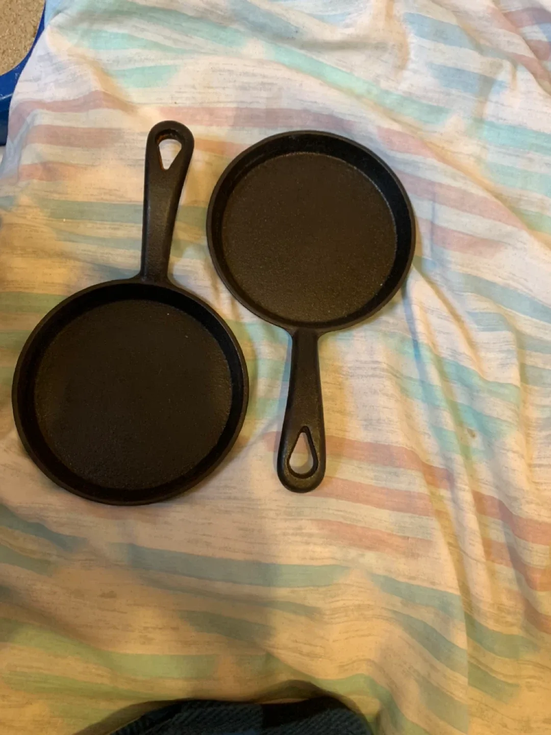 Set of 2 Cast Iron Skillets