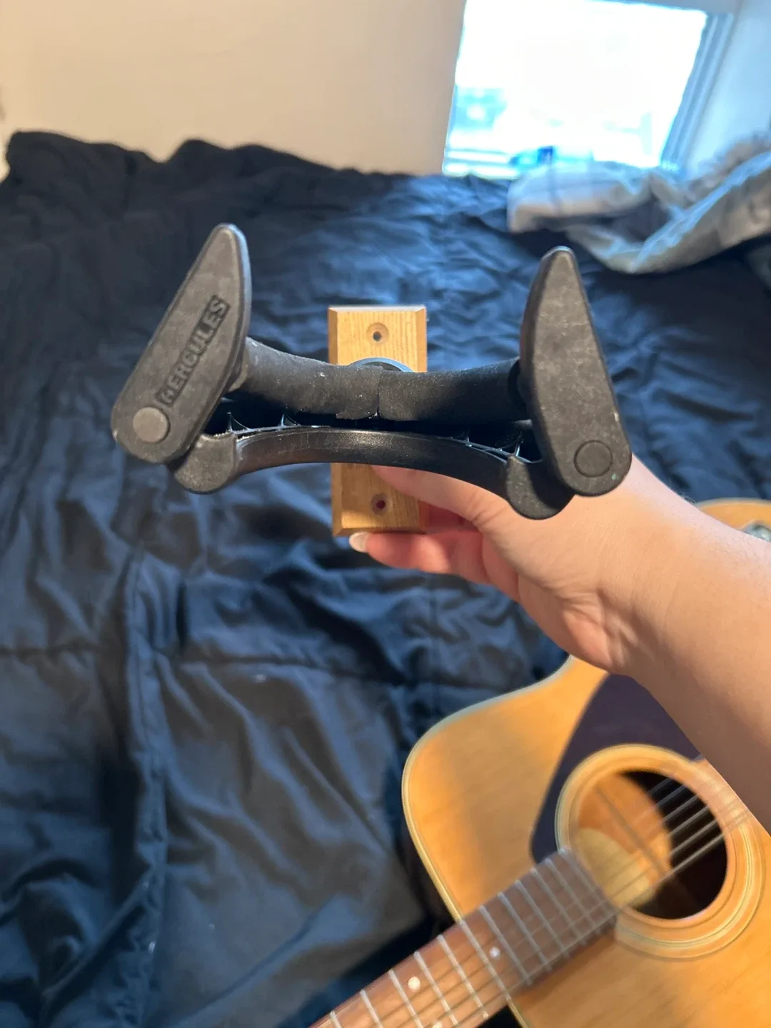 Yamaha Acoustic Guitar with Hercules Guitar Wall Mount image indicator(4)