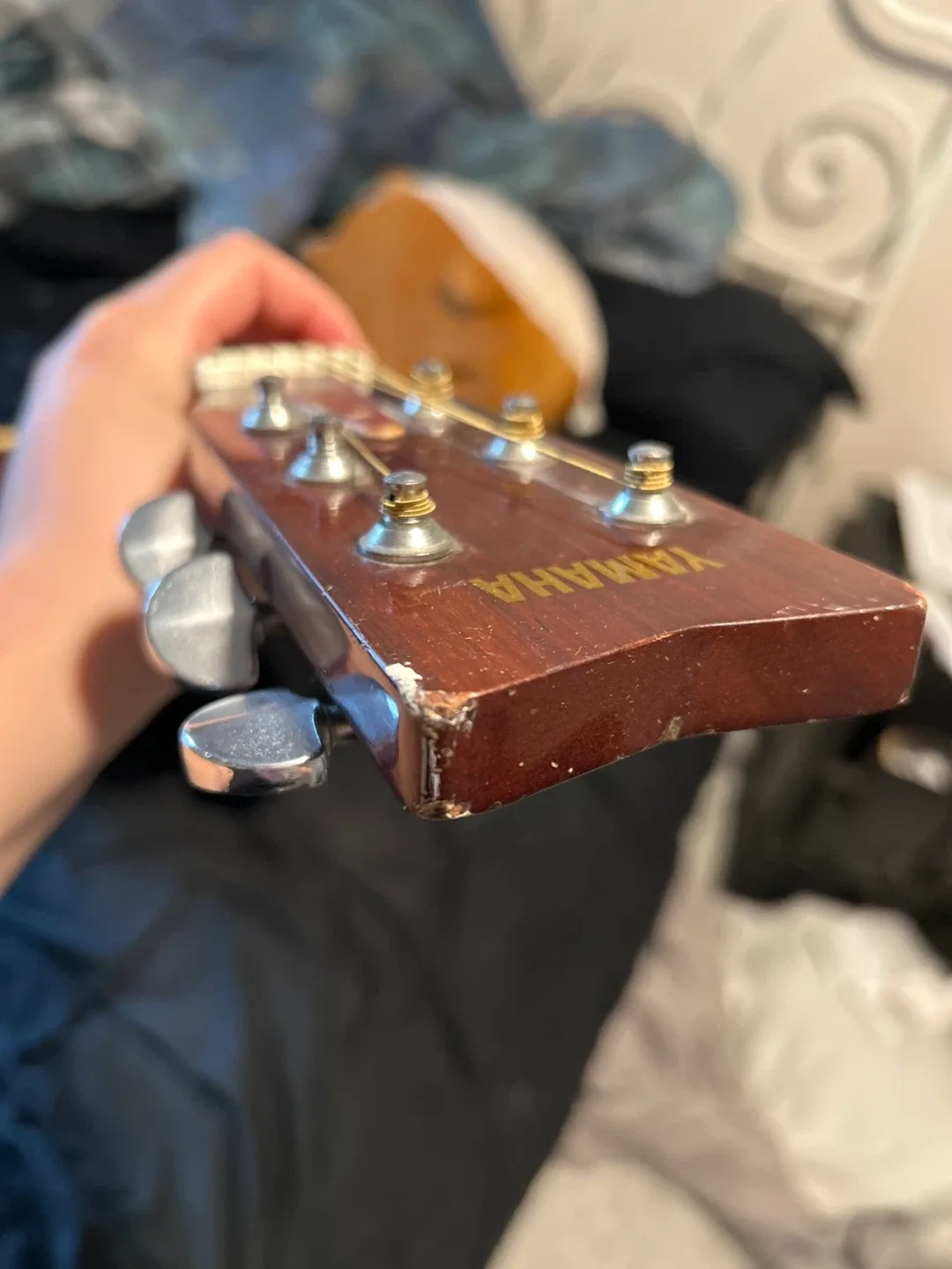 Yamaha Acoustic Guitar with Hercules Guitar Wall Mount image indicator(5)