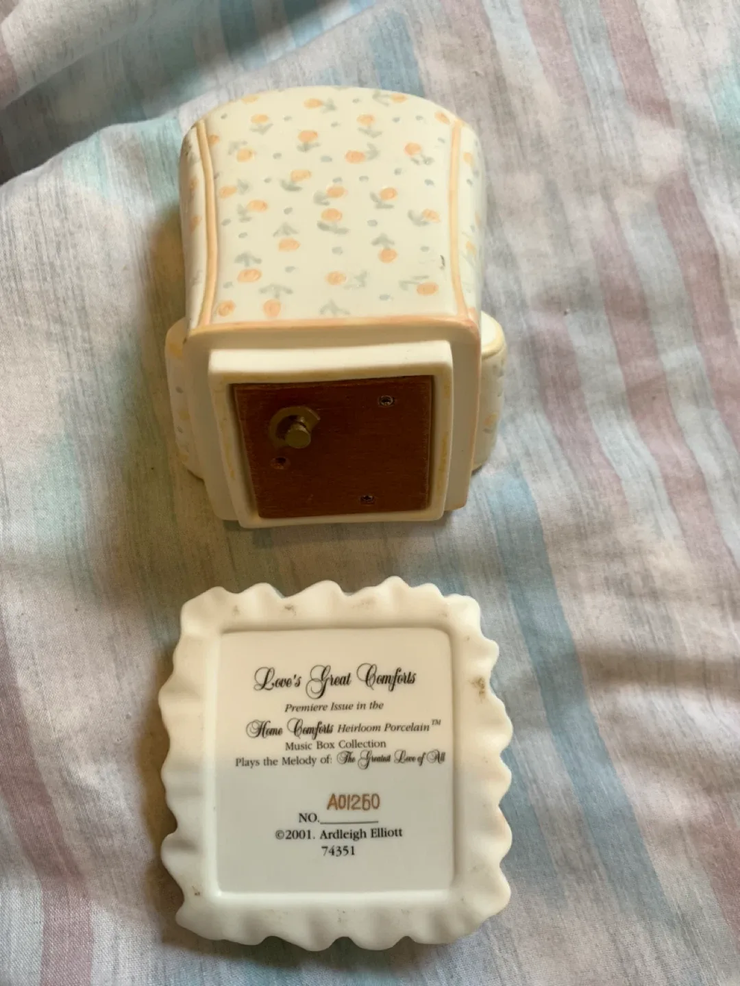 Ardleigh Elliott Porcelain Music Box