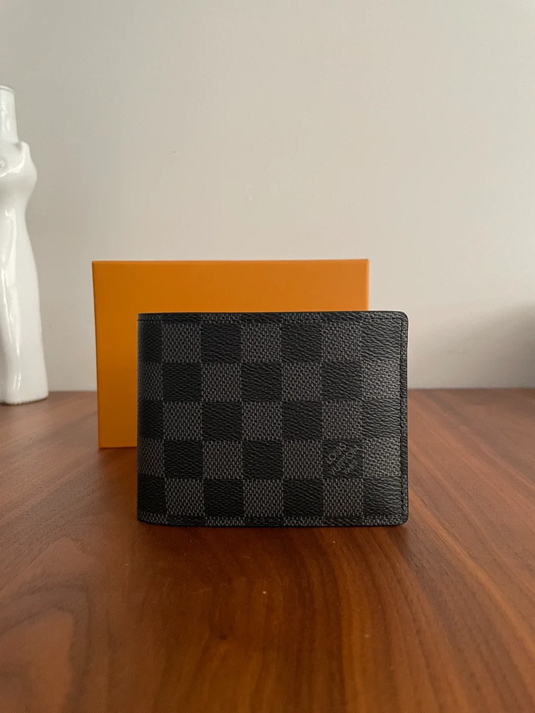 Louis Vuitton Men’s Wallet image indicator(2)