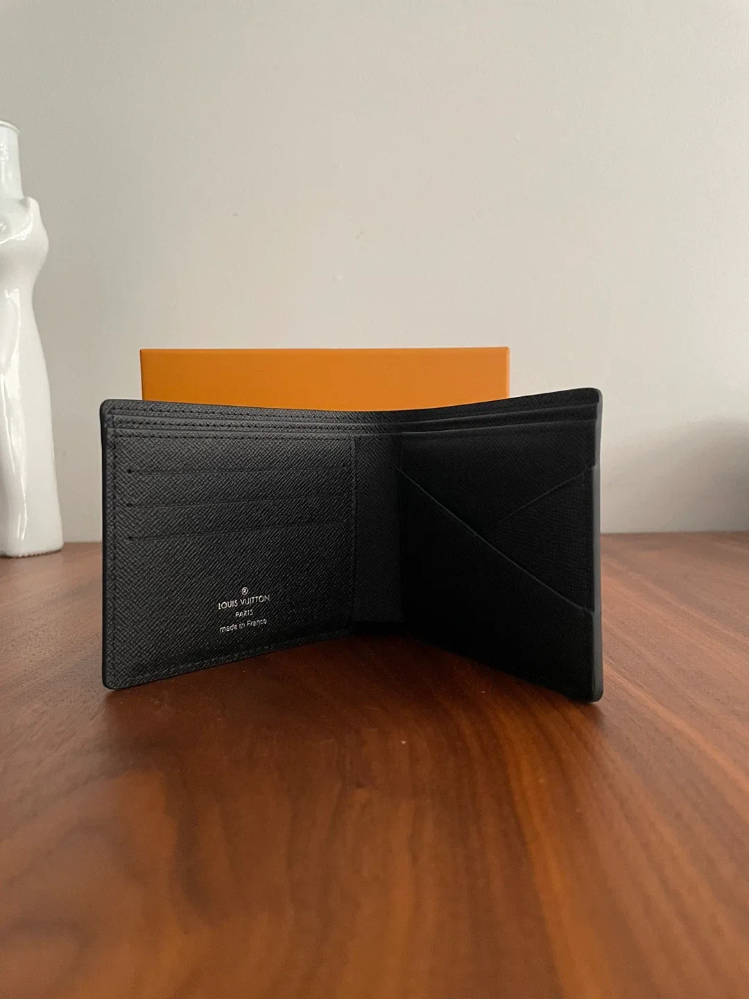 Louis Vuitton Men’s Wallet image indicator(4)