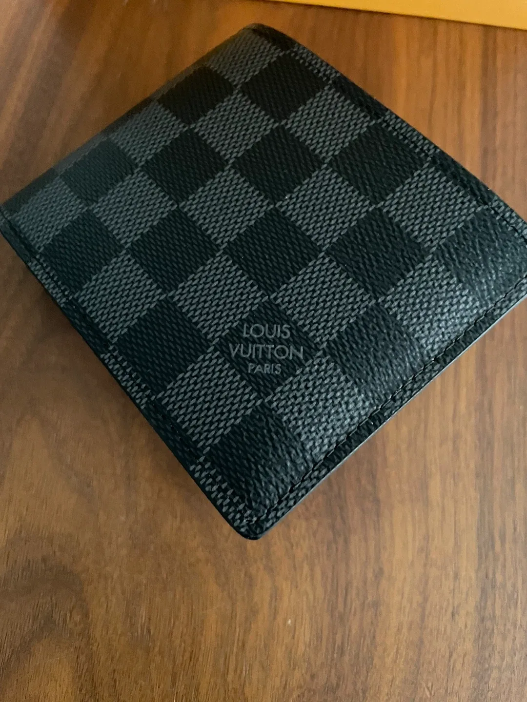 Louis Vuitton Men’s Wallet image indicator(8)