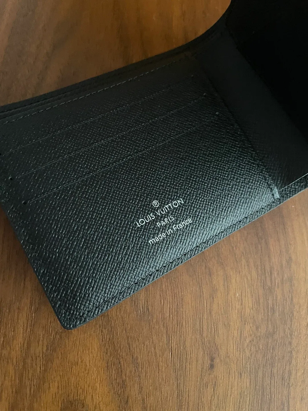 Louis Vuitton Men’s Wallet image indicator(7)