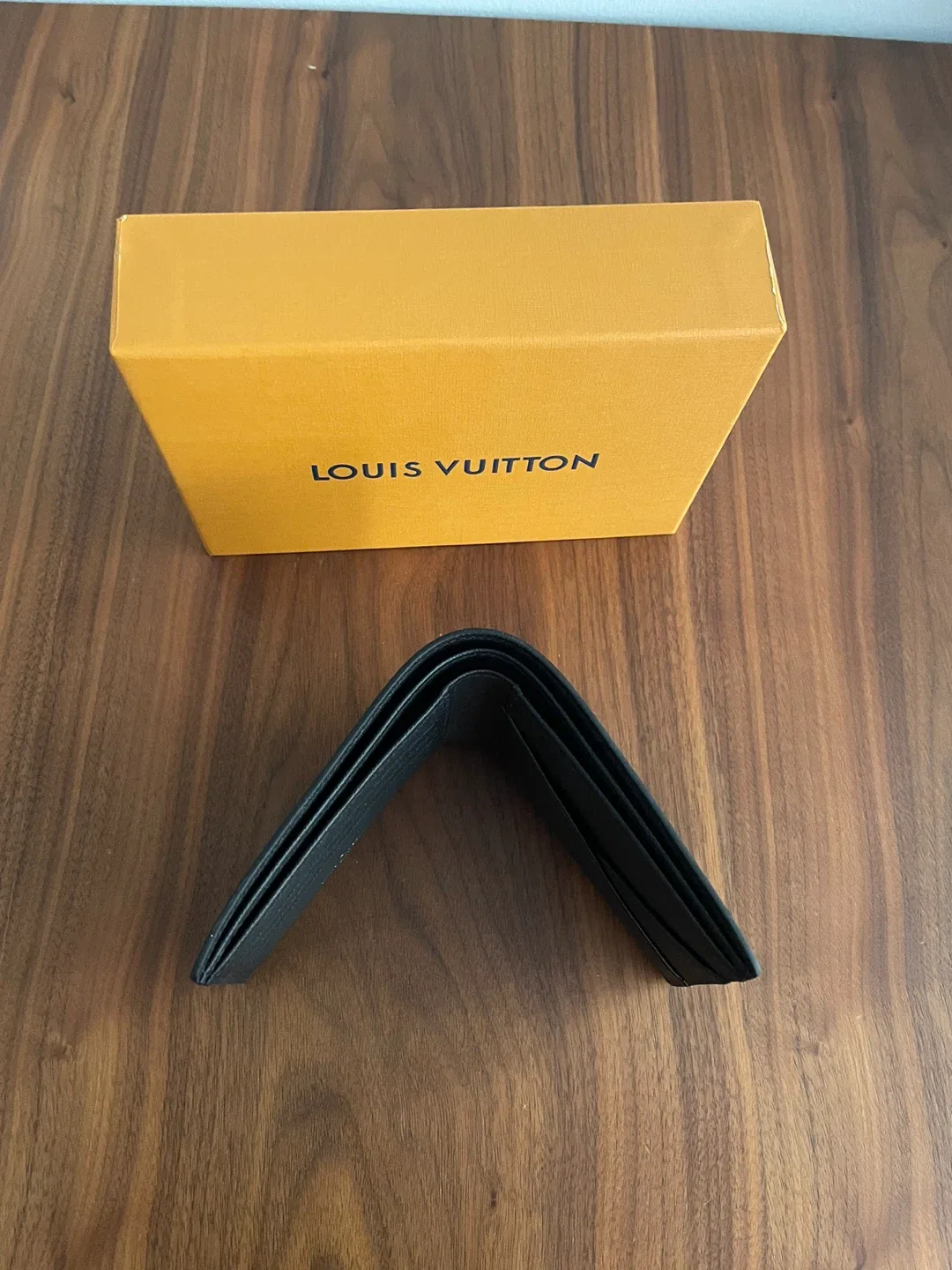 Louis Vuitton Men’s Wallet image indicator(6)