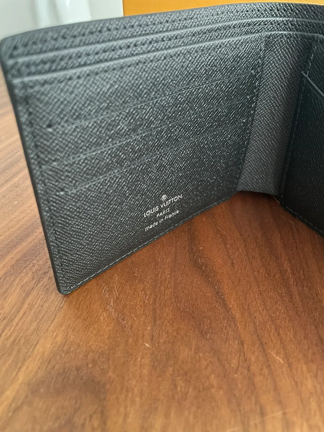 Louis Vuitton Men’s Wallet image indicator(5)