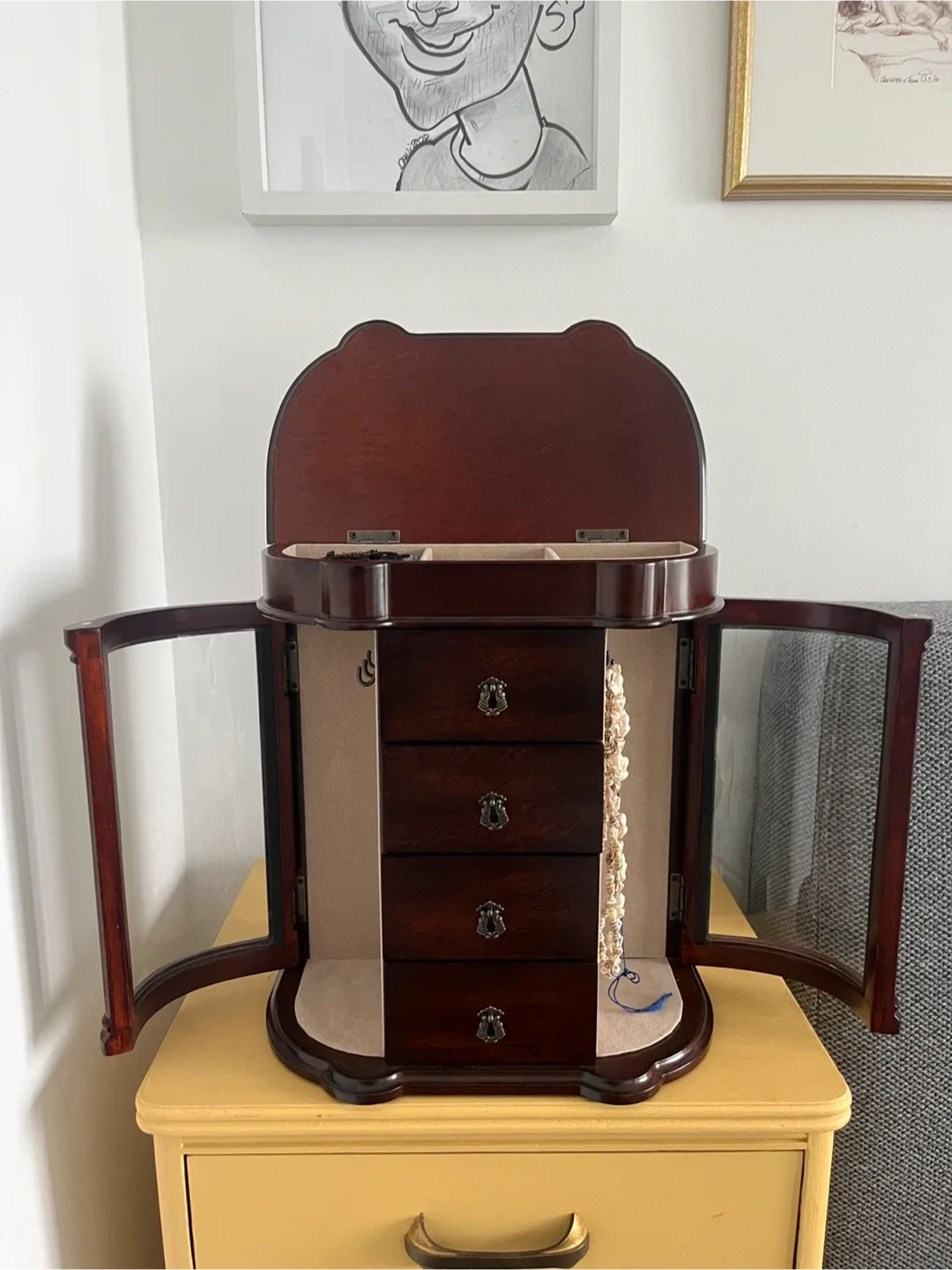 Bombay Jewellery Armoire in Mahogany image indicator(2)