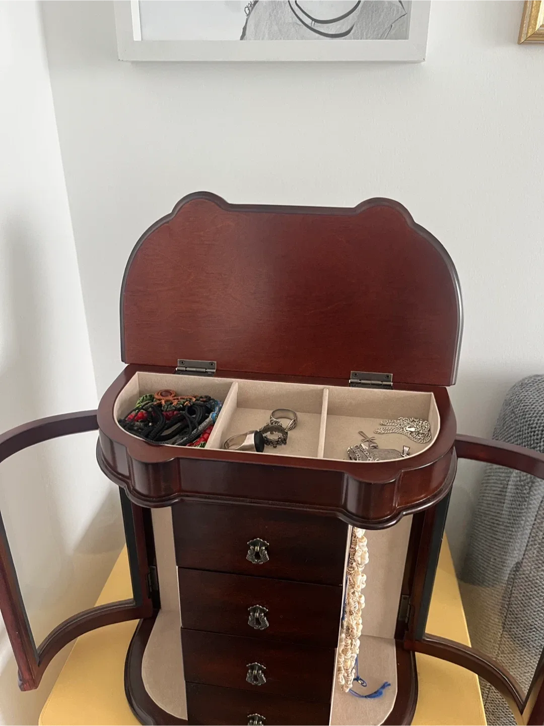 Bombay Jewellery Armoire in Mahogany image indicator(4)