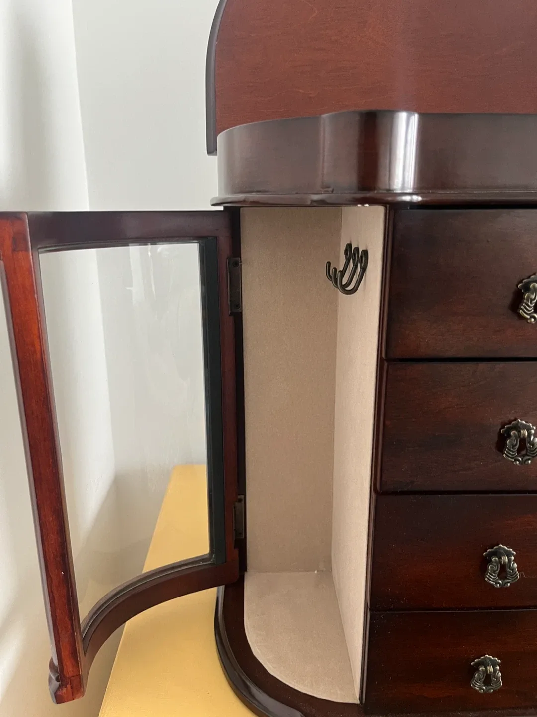 Bombay Jewellery Armoire in Mahogany image indicator(5)