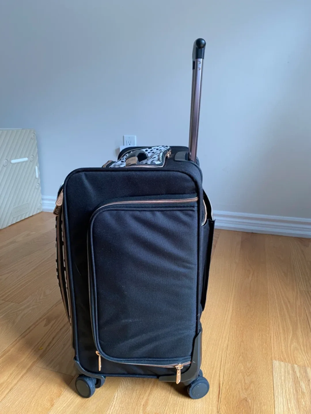 Rolling Crafter’s Bag- Black & White image indicator(3)