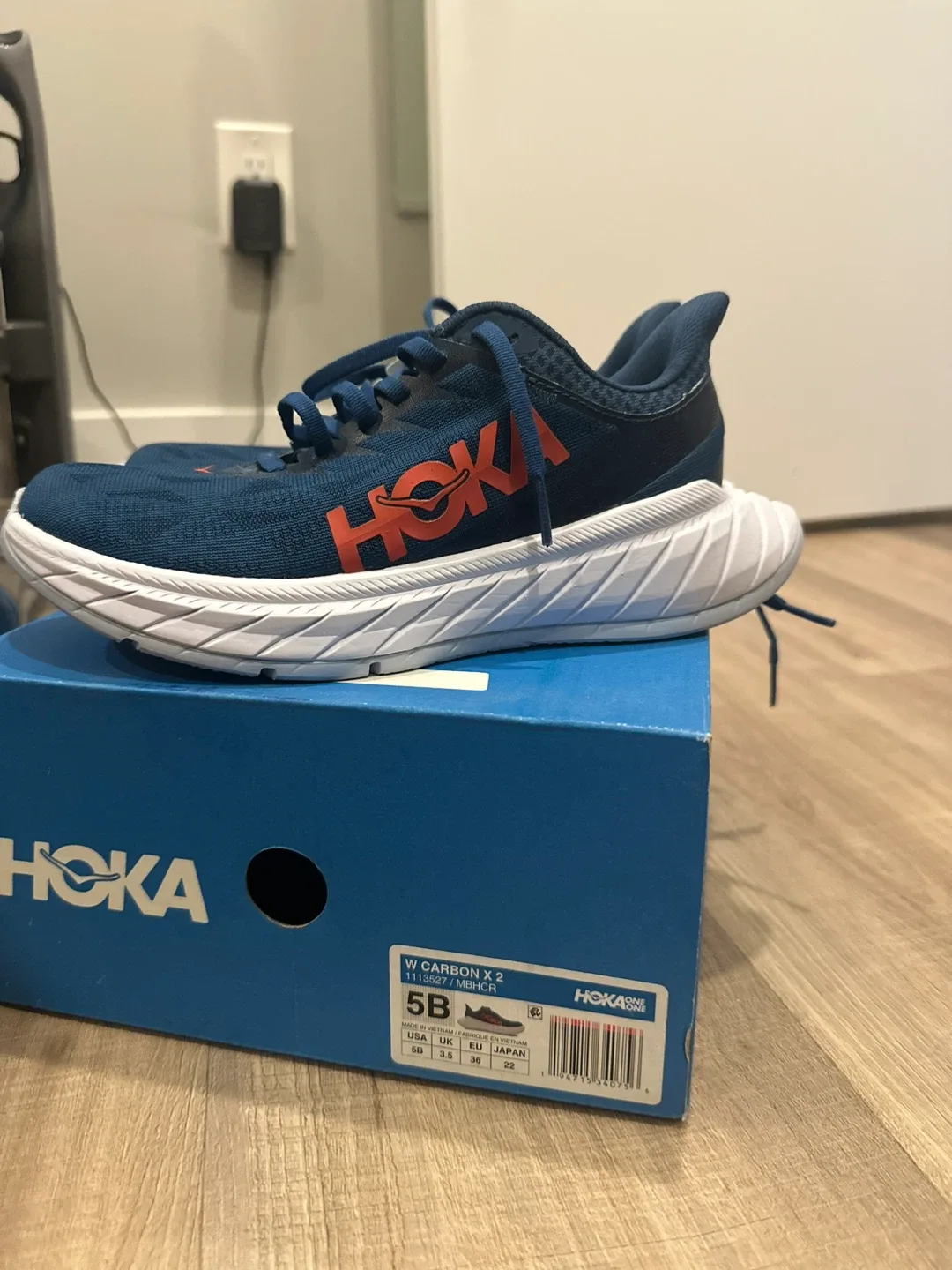 Hoka Carbon X 2 Women's Running Shoes - Size 5B image indicator(2)