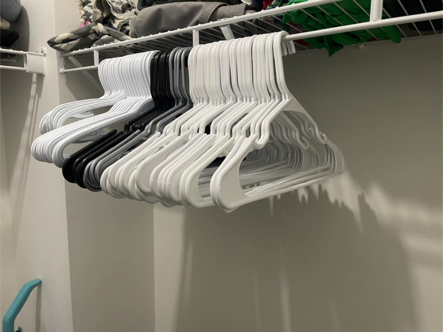 Clothes Hangers (60 pieces) + 2 Door Hangers - photo 3