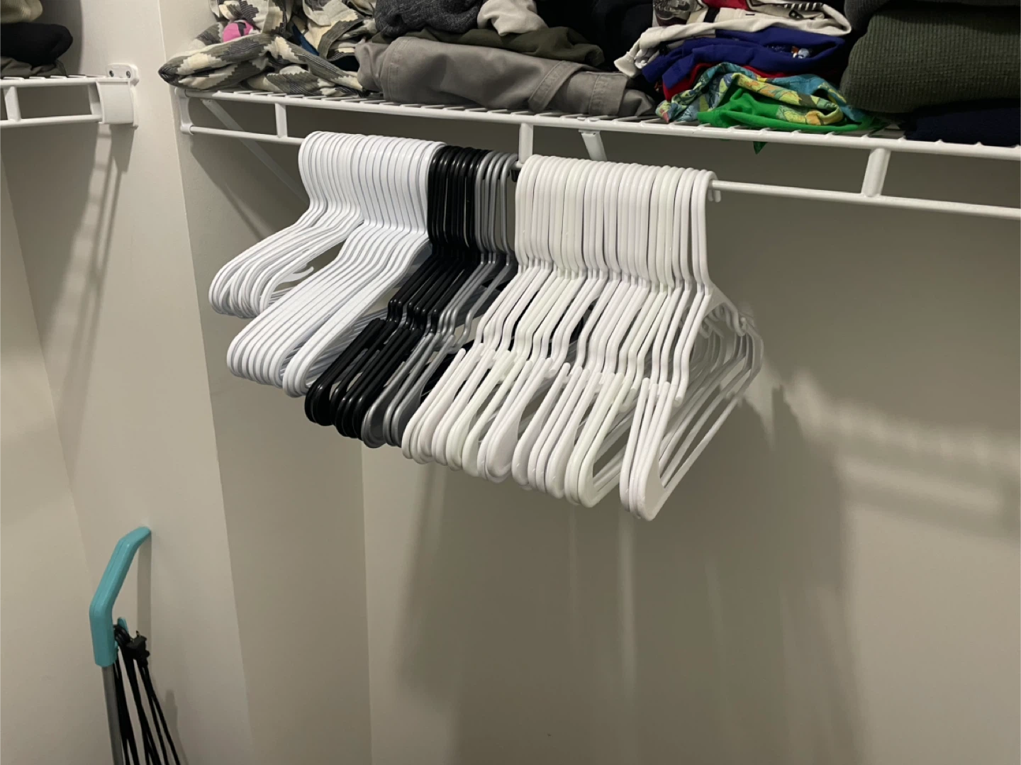 Clothes Hangers (60 pieces) + 2 Door Hangers - photo 2