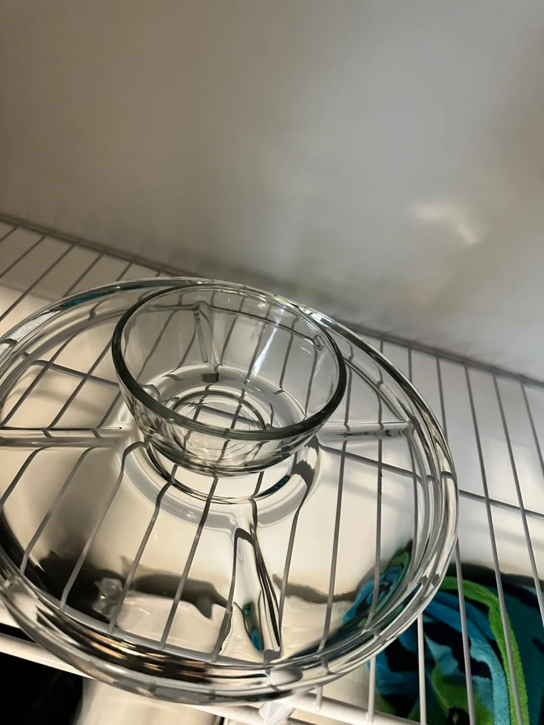 Glass Cake Stand with Dome Lid image indicator(3)