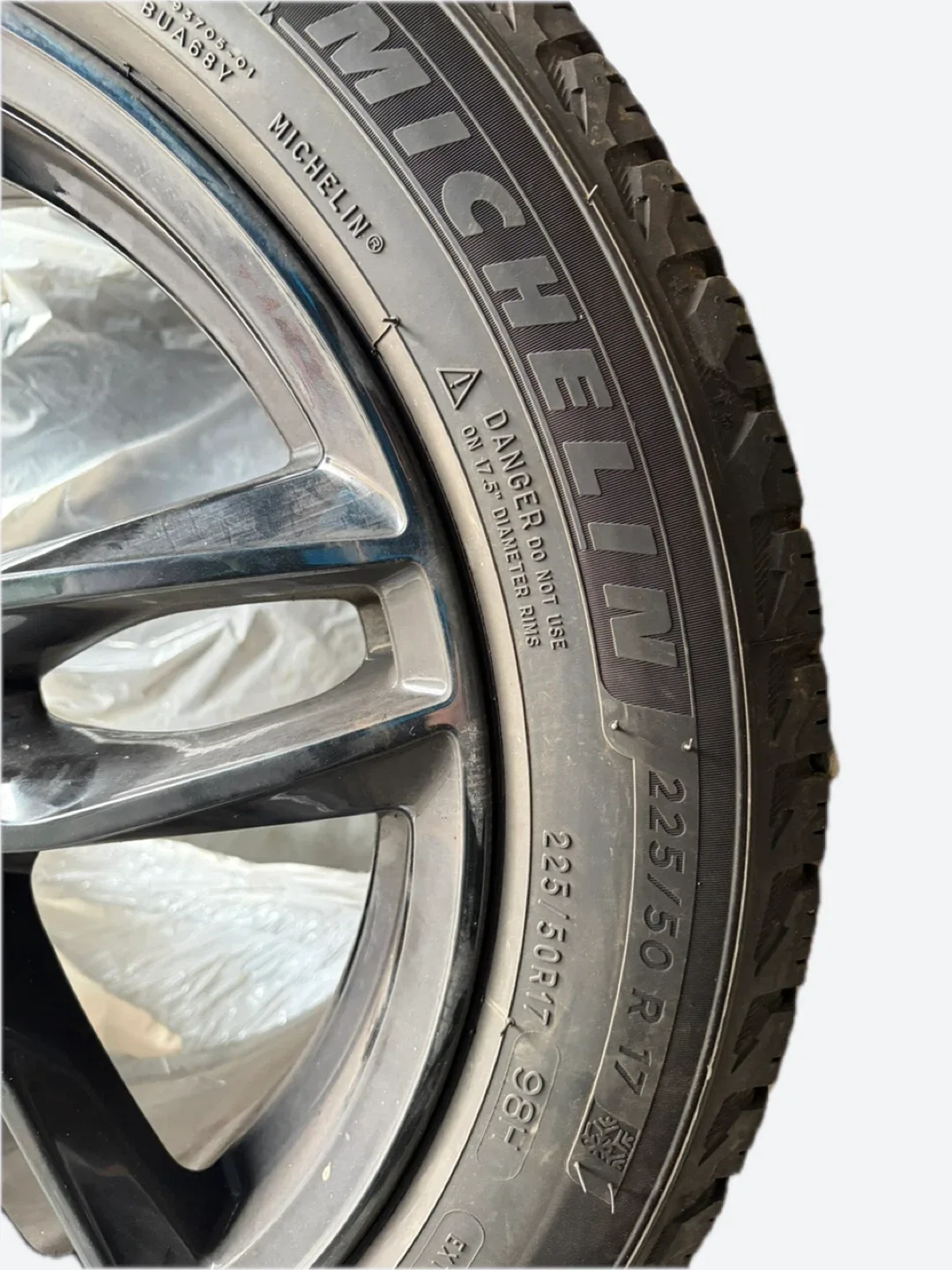 Michelin x-Ice Winter Tires on Audi Rim image indicator(2)