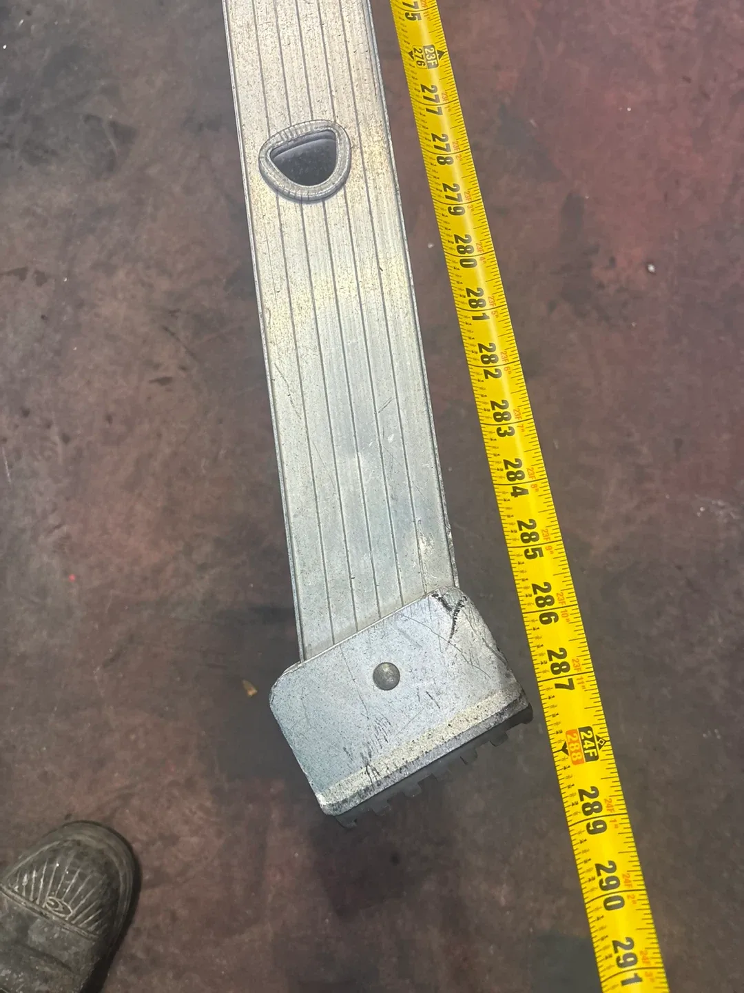 Aluminum Ladder - 24 Feet image indicator(3)