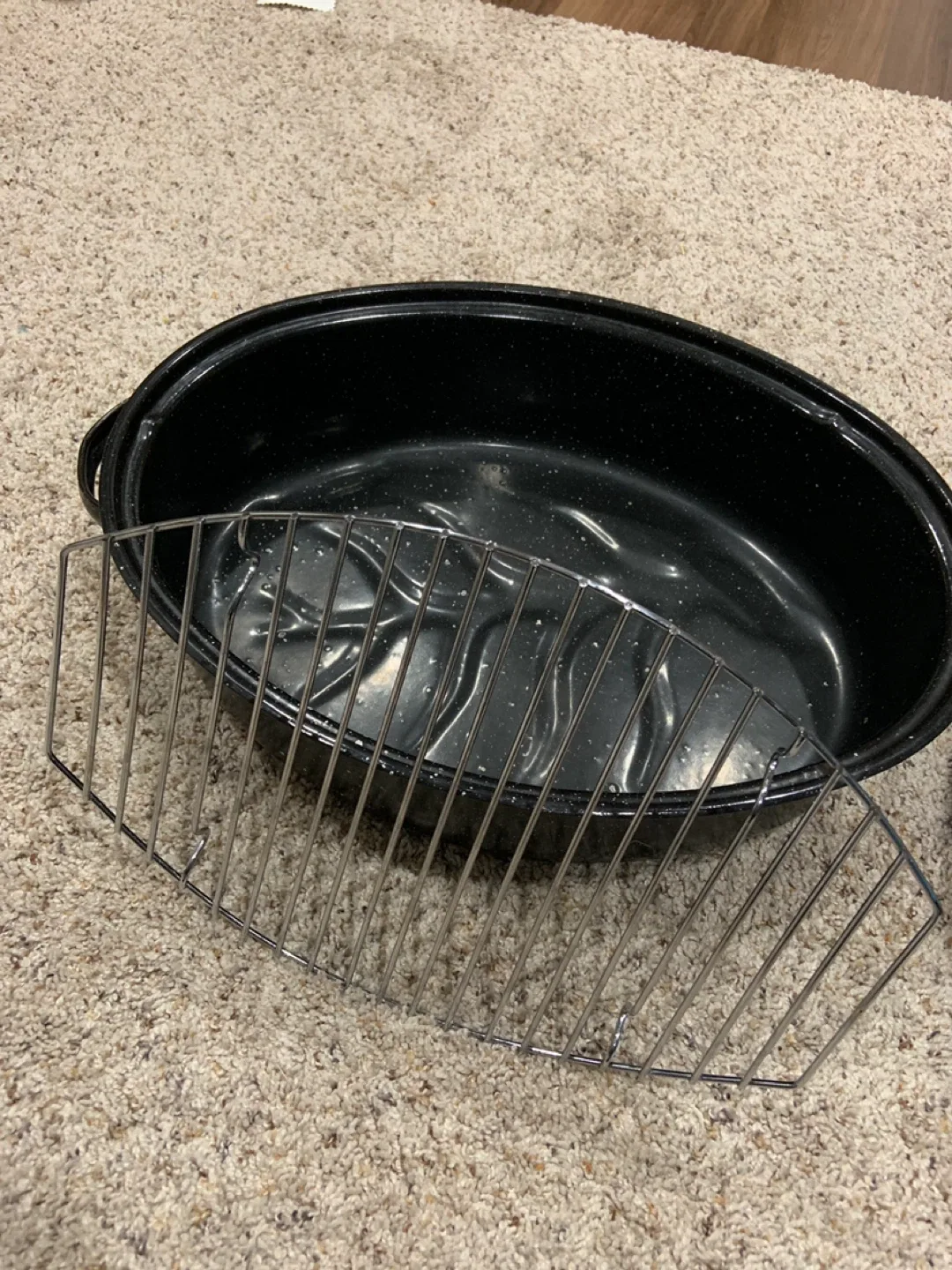 Roasting Pan with Rack & Lid - Black image indicator(4)