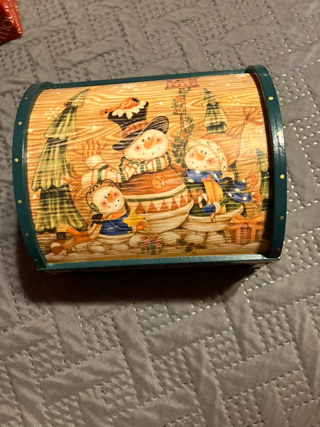 Happy Holidays Music Box - Let It Snow Tune - photo 2