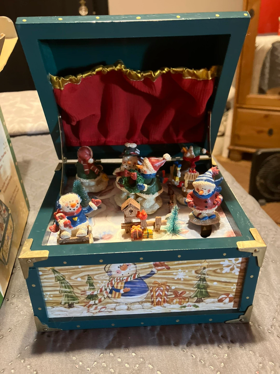 Happy Holidays Music Box - Let It Snow Tune