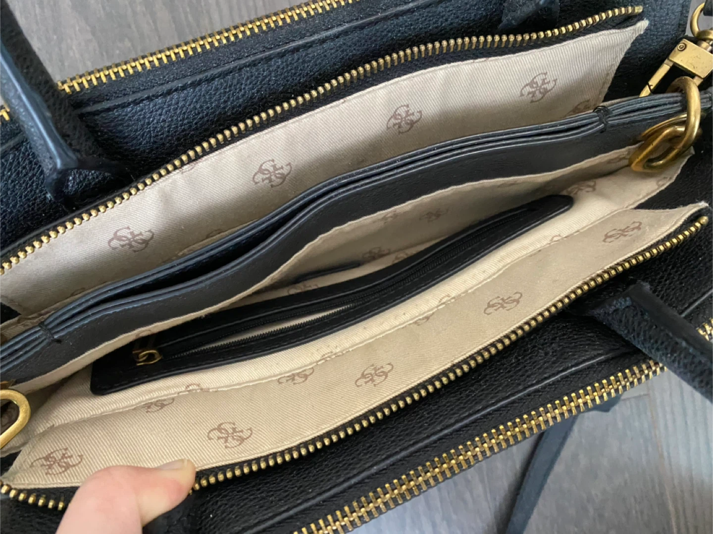 Guess Black handbag - photo 3