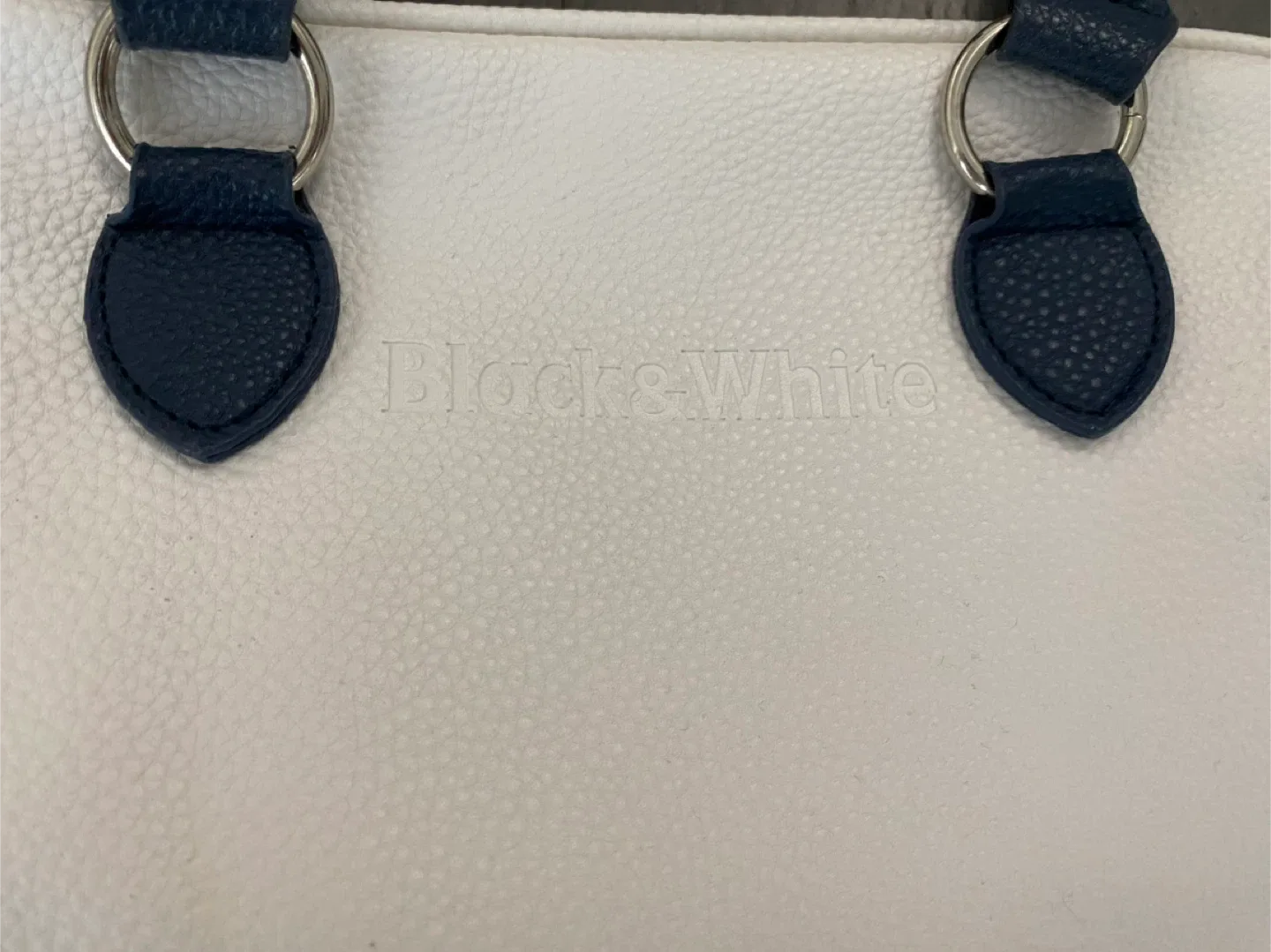 White & Navy Handbag image indicator(3)