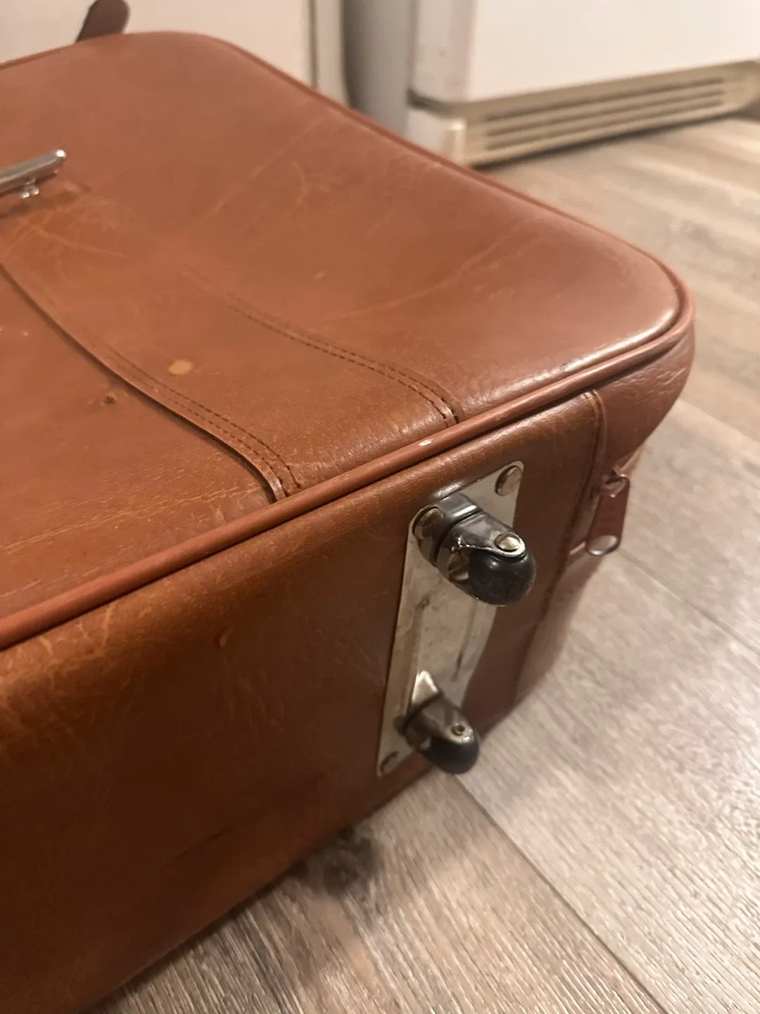 Everlite Brown Suitcase image indicator(5)