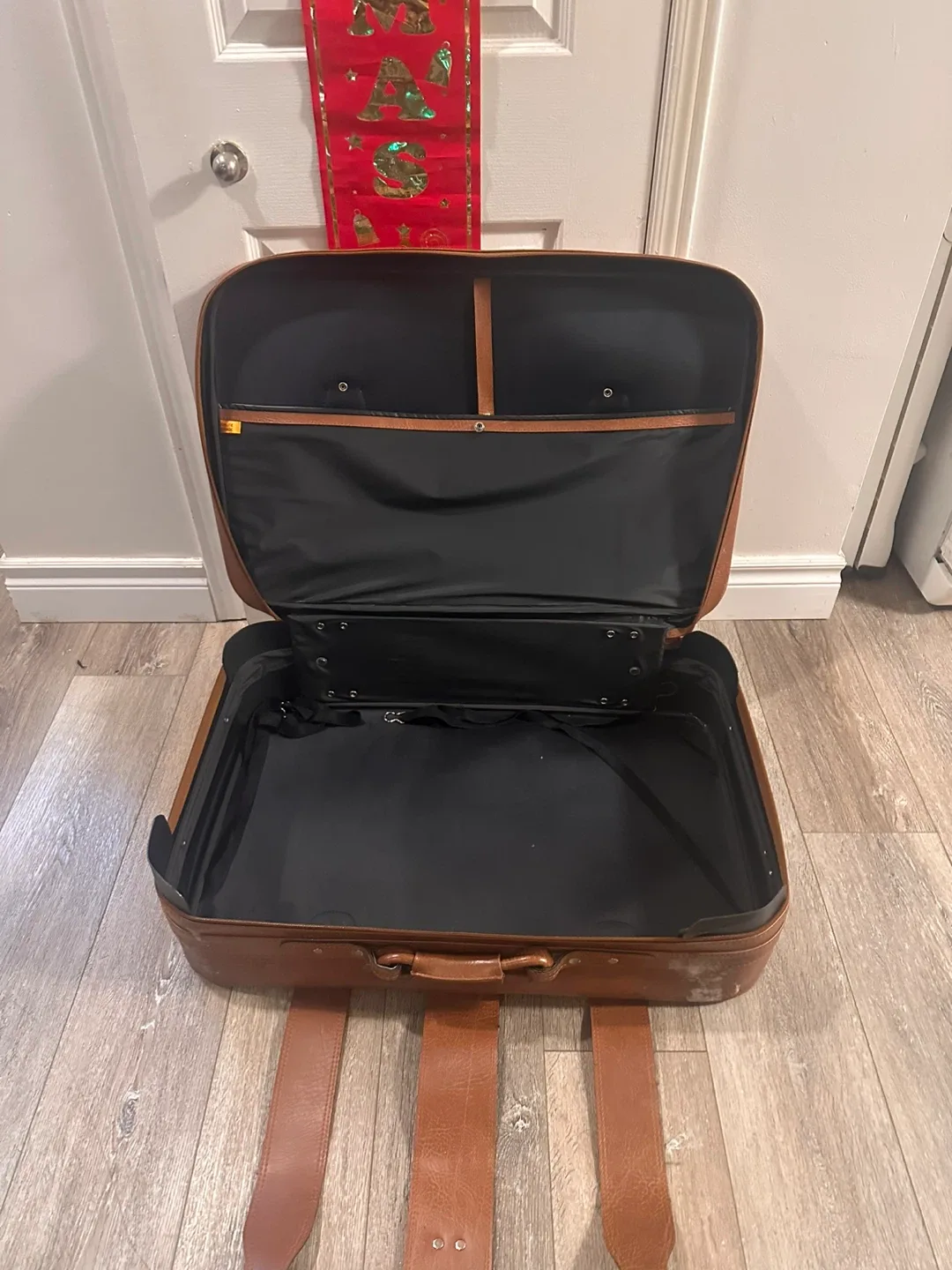 Everlite Brown Suitcase image indicator(6)