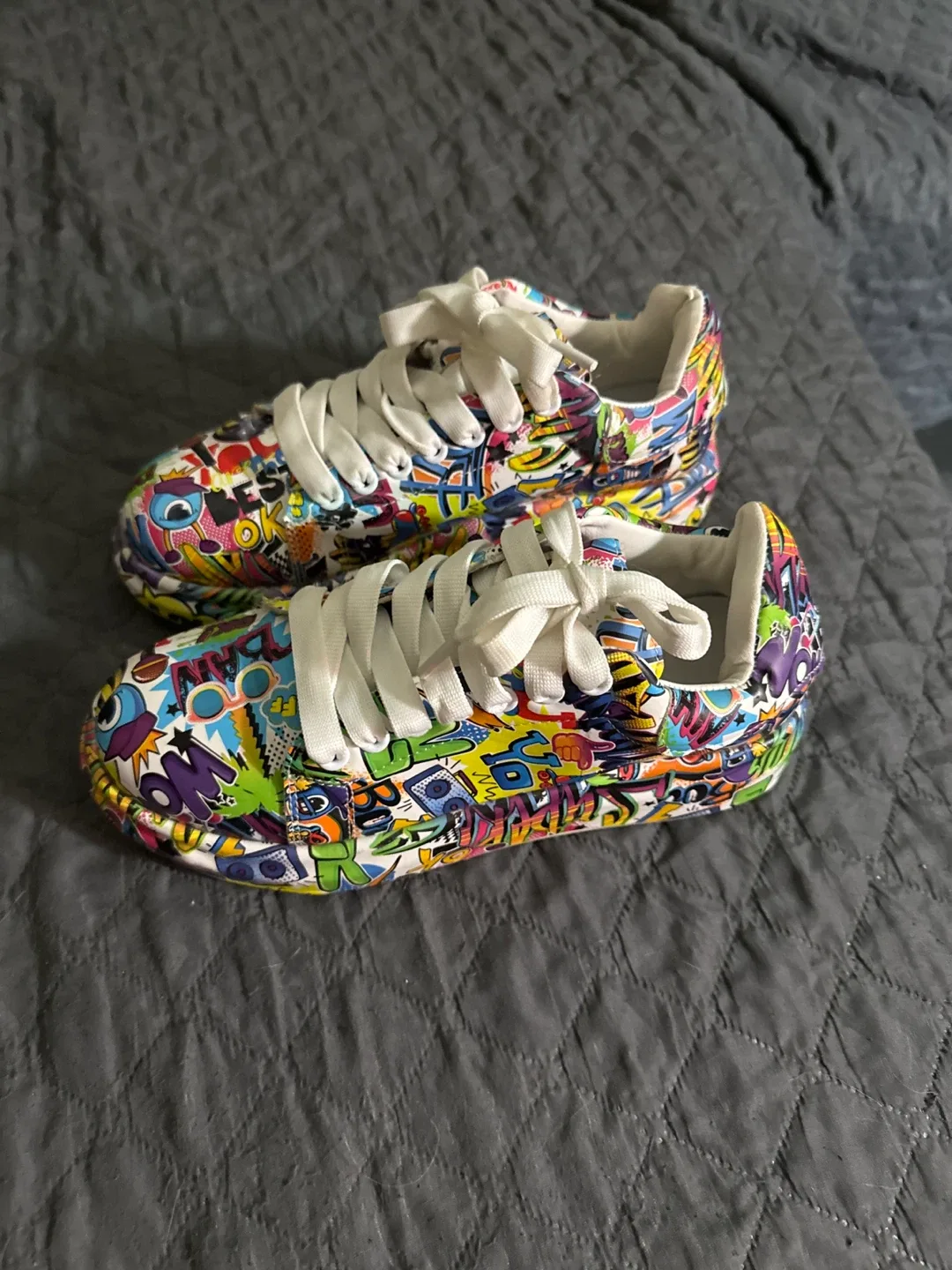 Peyton Bristol Size 7 Sneakers