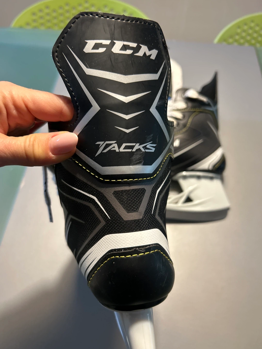 CCM Tacks 9040 Ice Skates - Size 5 - photo 2