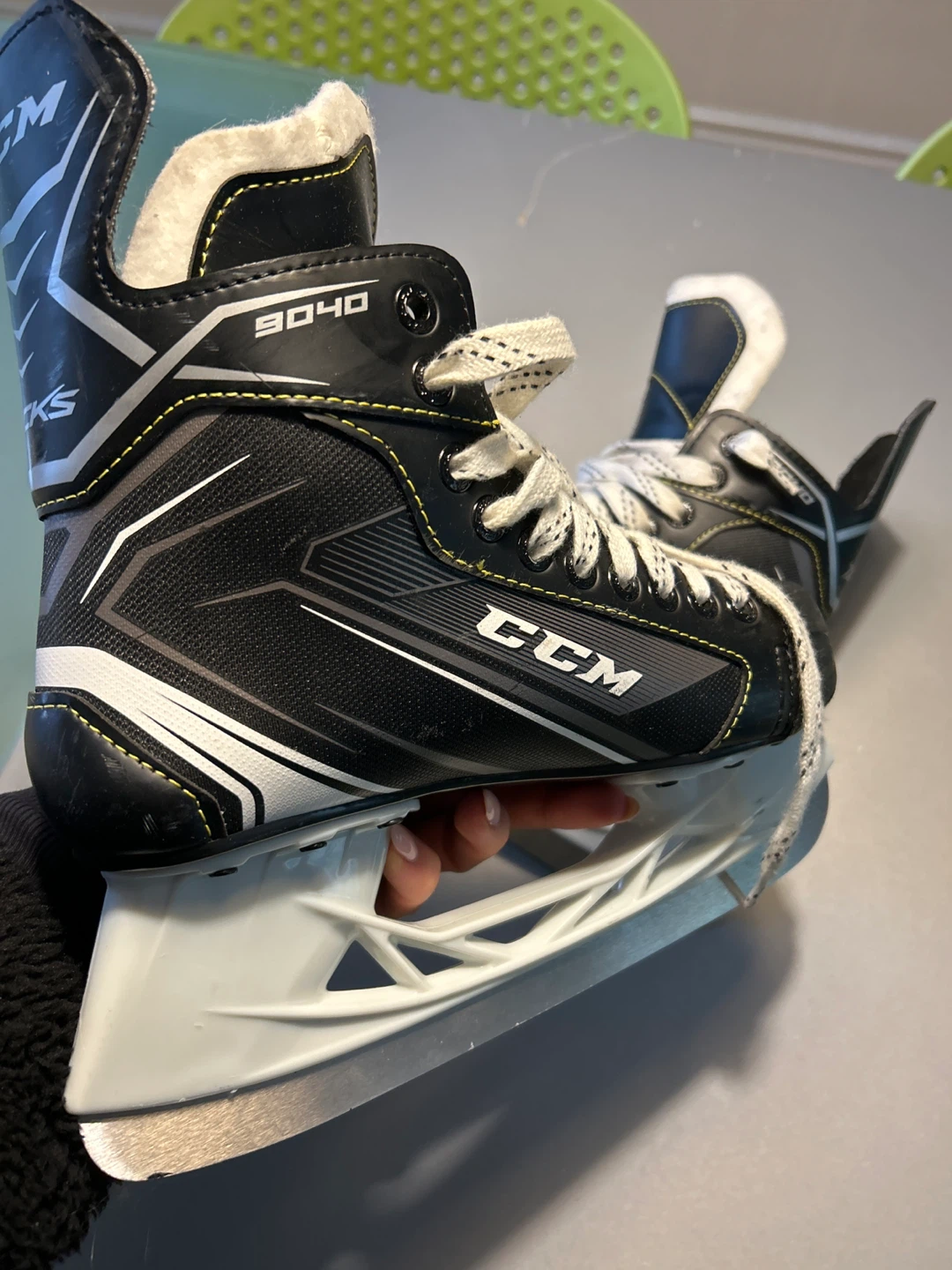 CCM Tacks 9040 Ice Skates - Size 5 - photo 5