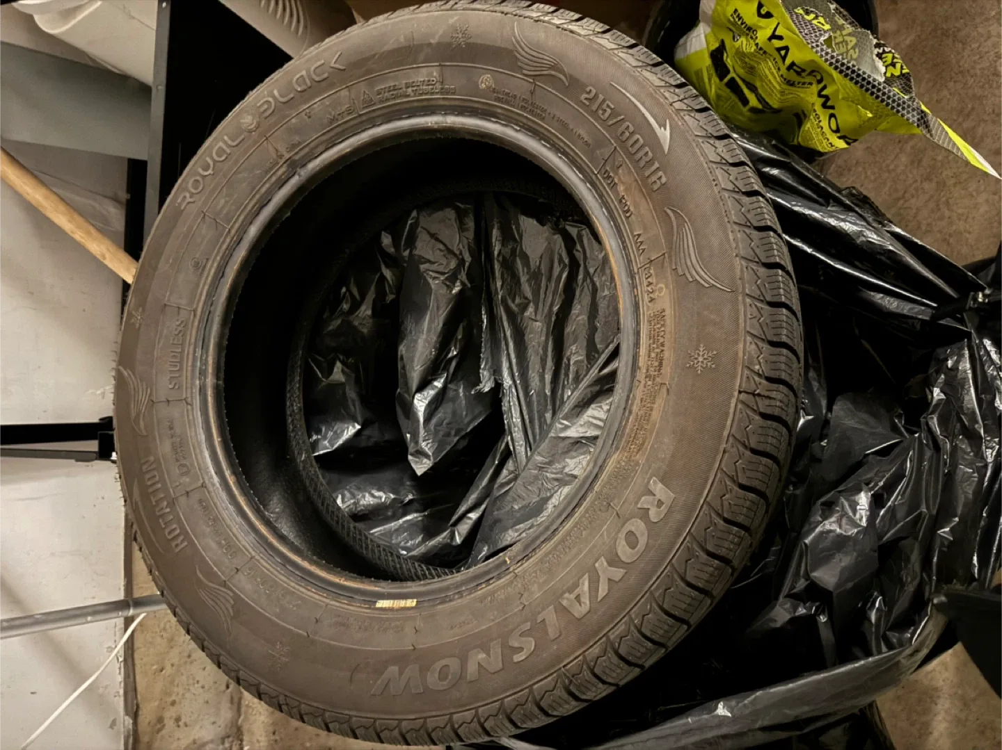 Royal  Snow tire 215/60R16