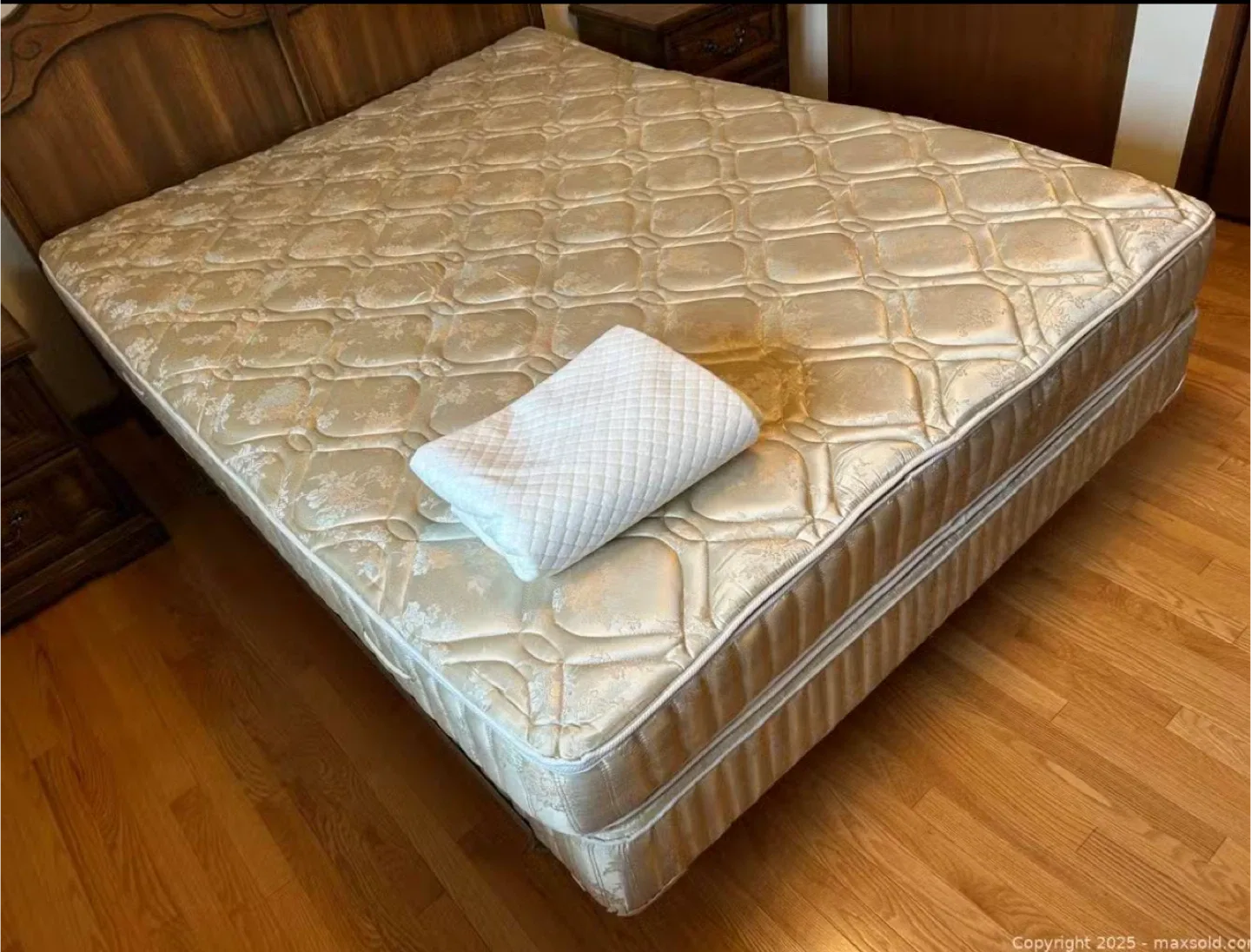 Simmons Beautyrest Quintessence Mattress with metal frame thumbnail