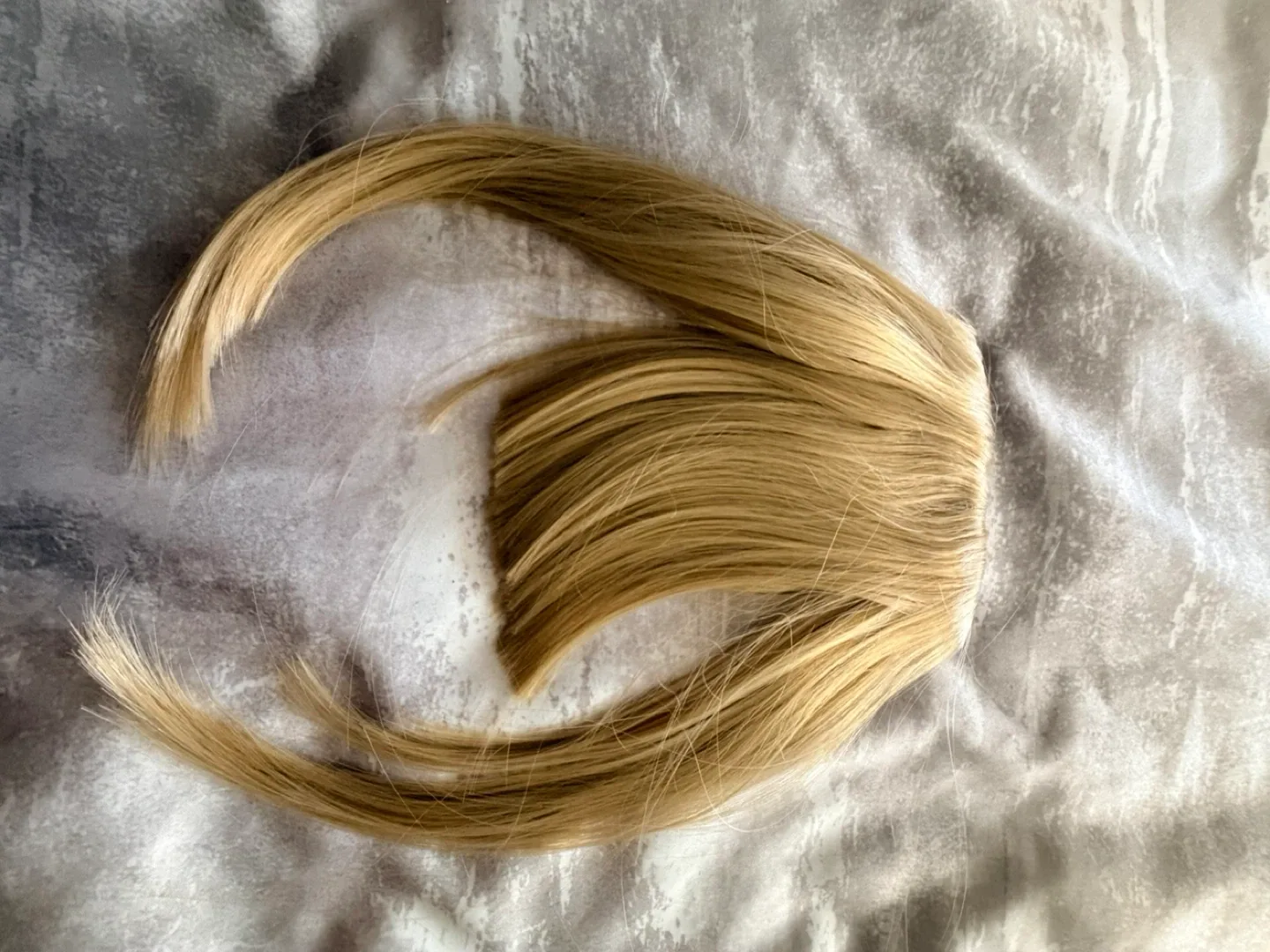 Blonde Clip-In Bangs Hair Piece image indicator(2)