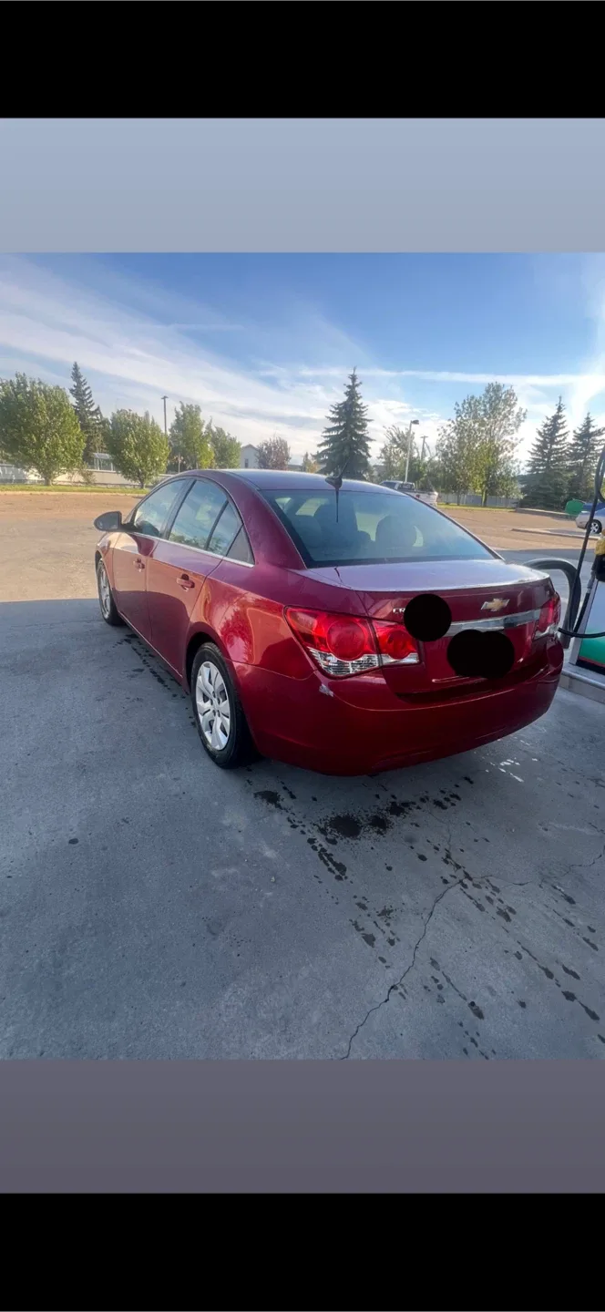 Chevrolet Cruze - Red Sedan image indicator(2)