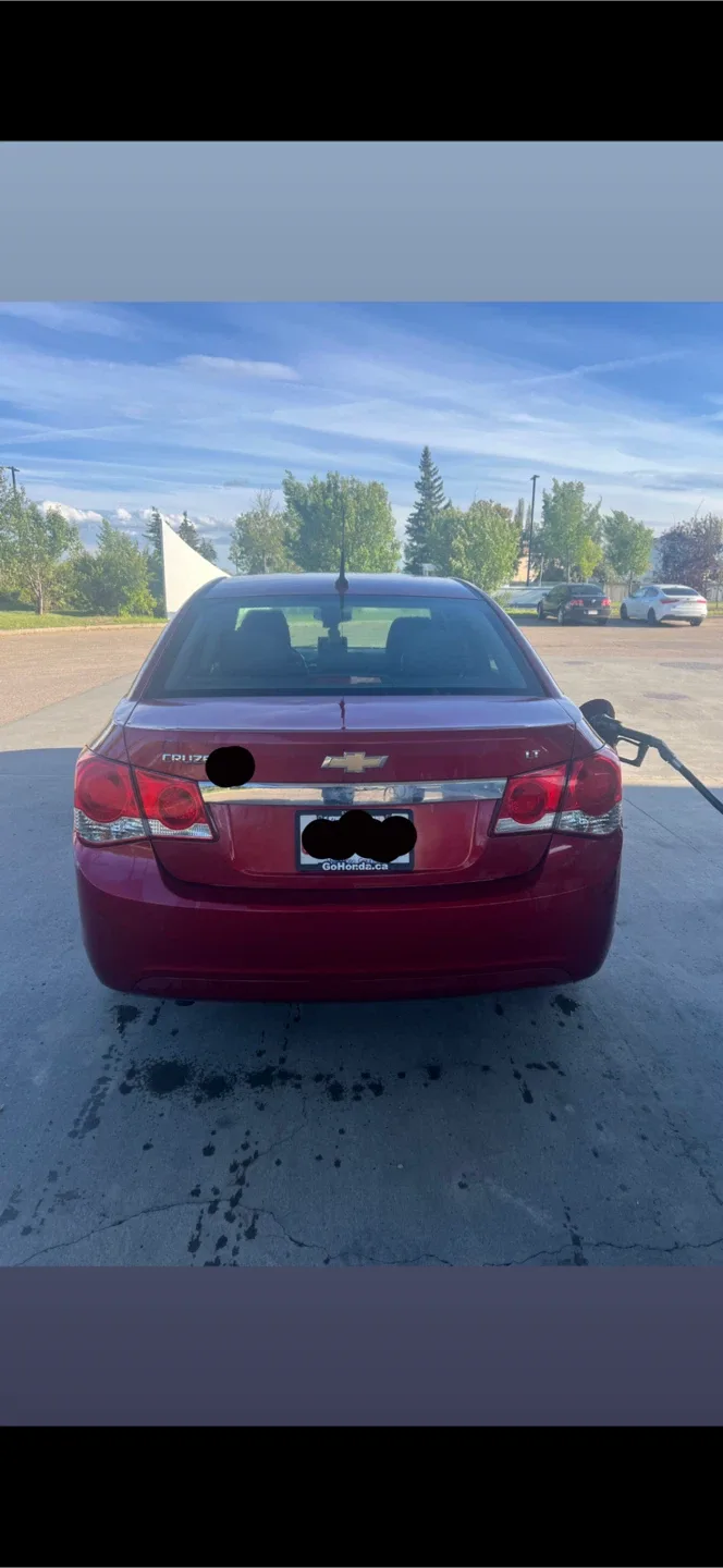 Chevrolet Cruze - Red Sedan image indicator(3)