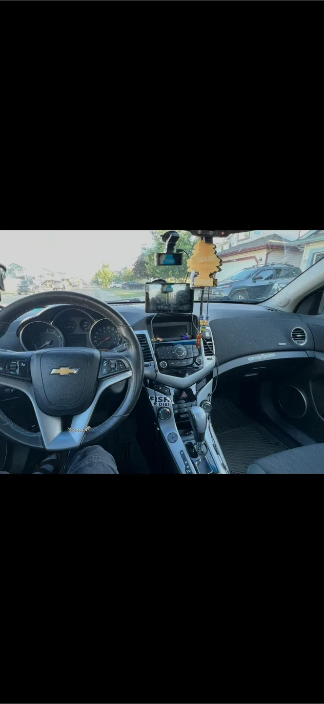 Chevrolet Cruze - Red Sedan image indicator(4)