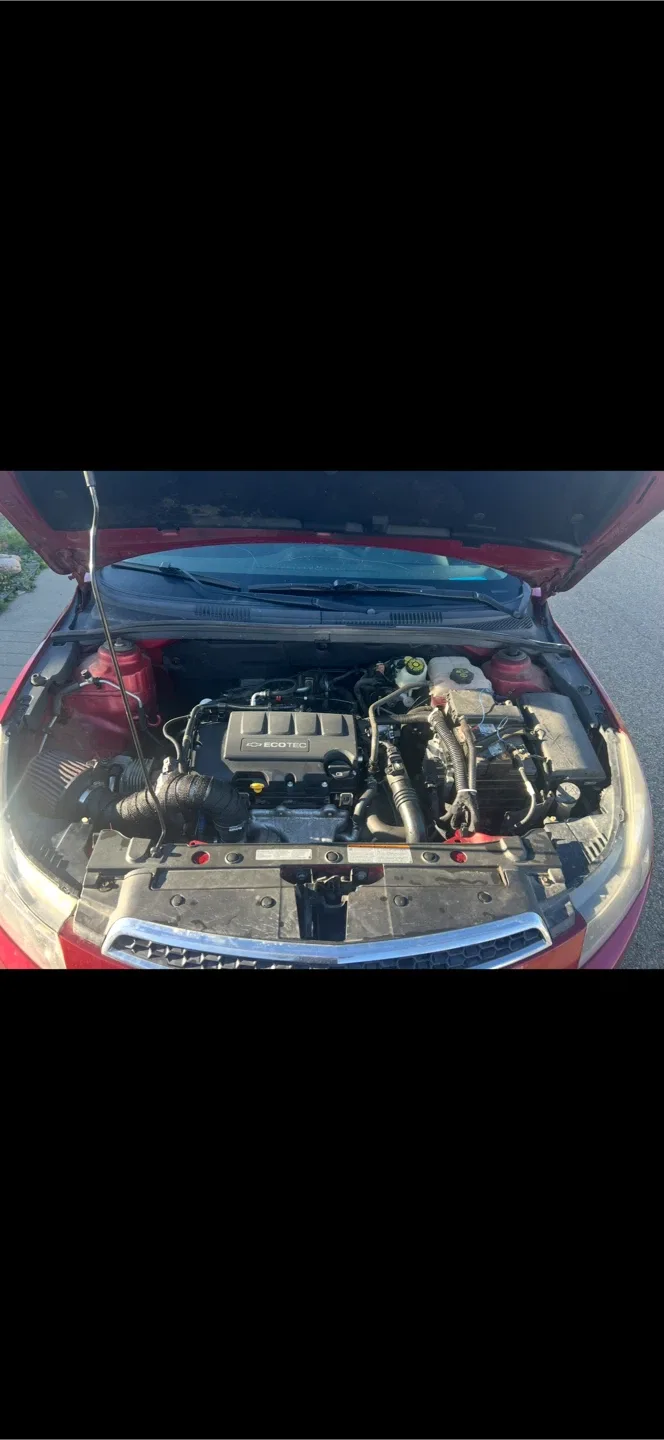 Chevrolet Cruze - Red Sedan image indicator(5)