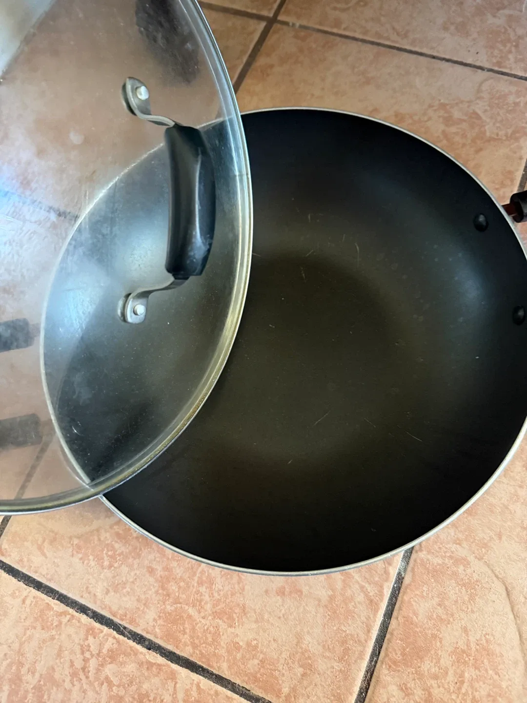 Wok with Lid thumbnail