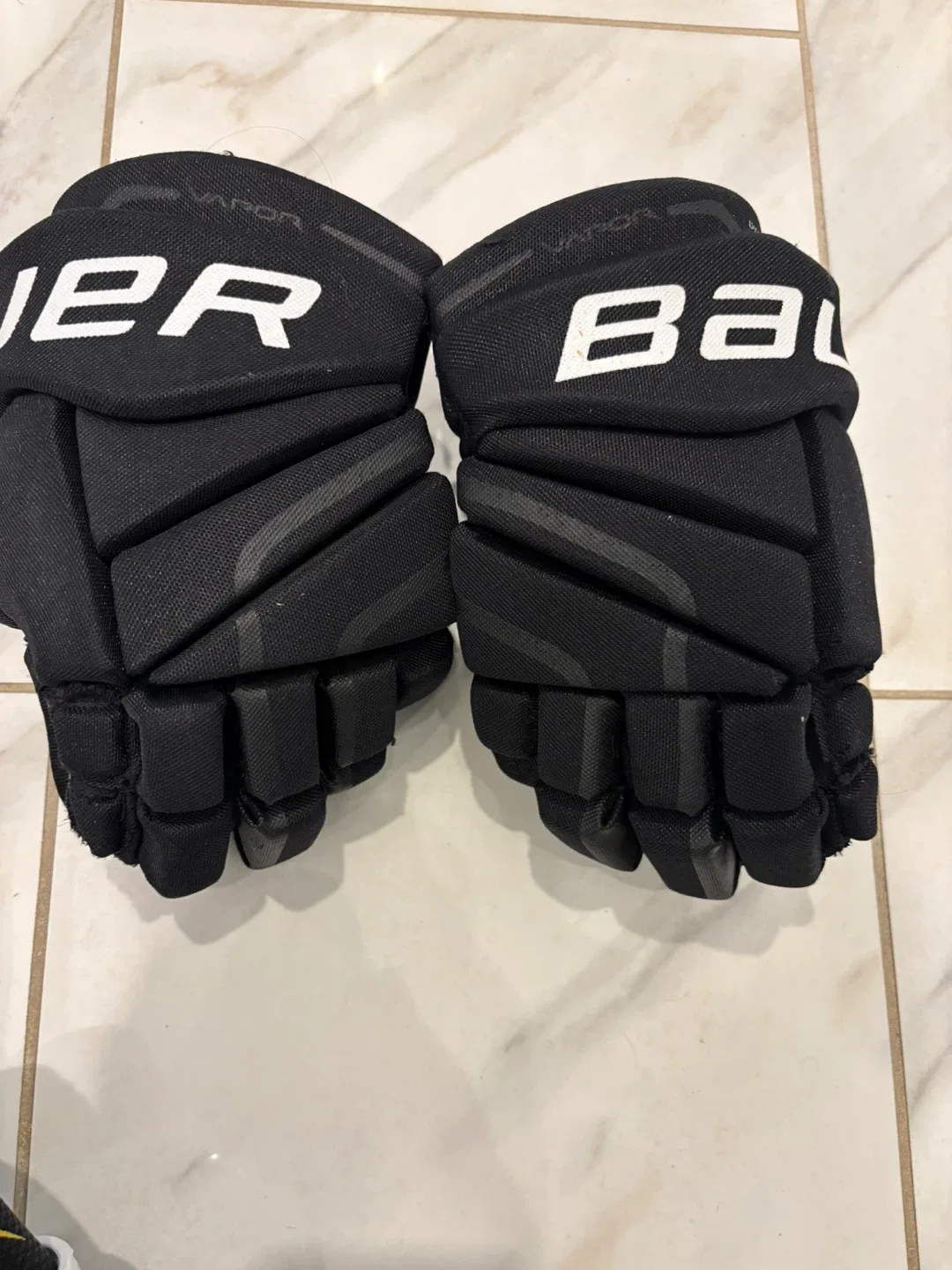 Bauer Hockey Gear - Jr. L/G & M/M image indicator(7)
