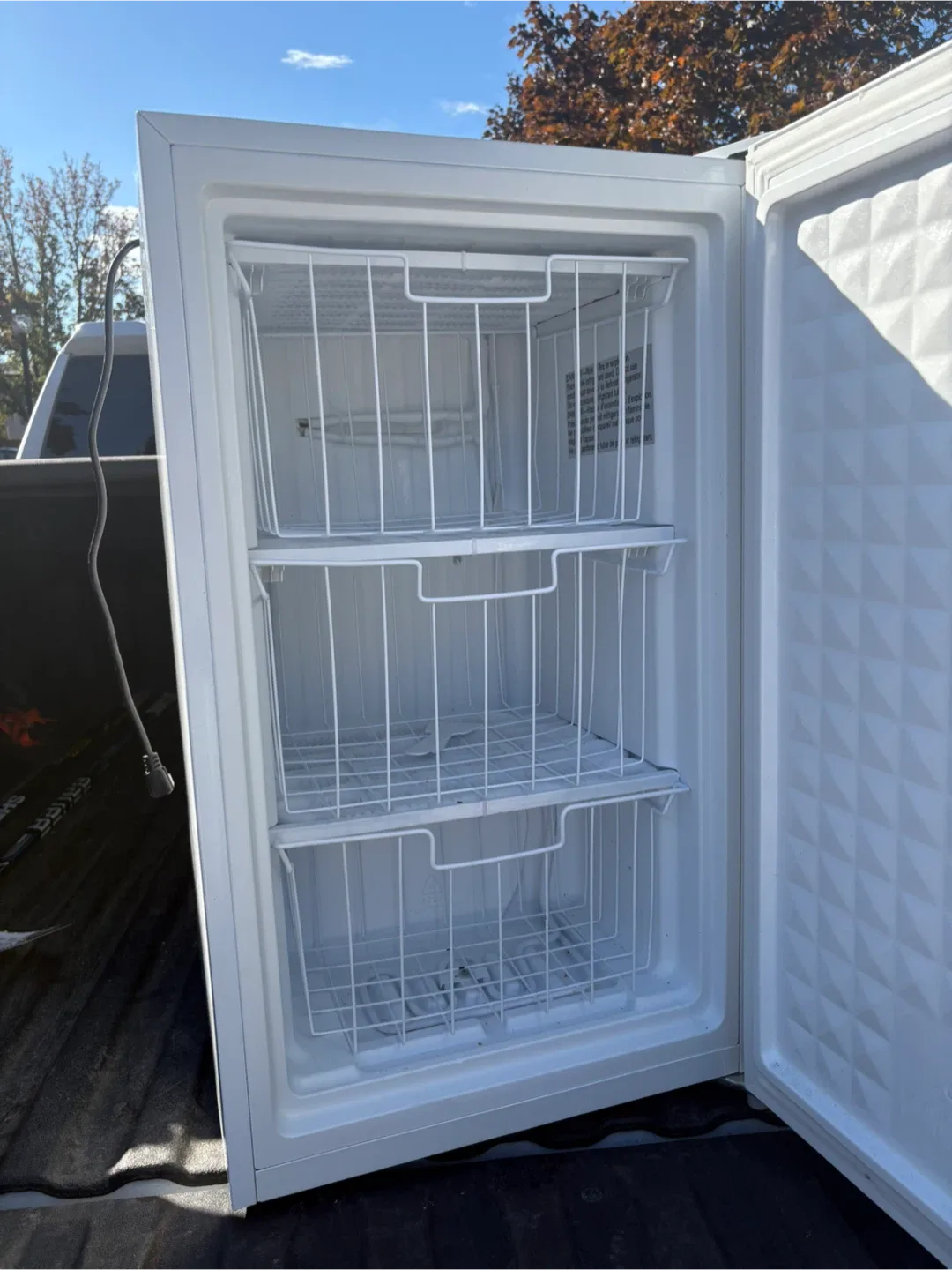 Koolatron Compact Fridge - White image indicator(2)