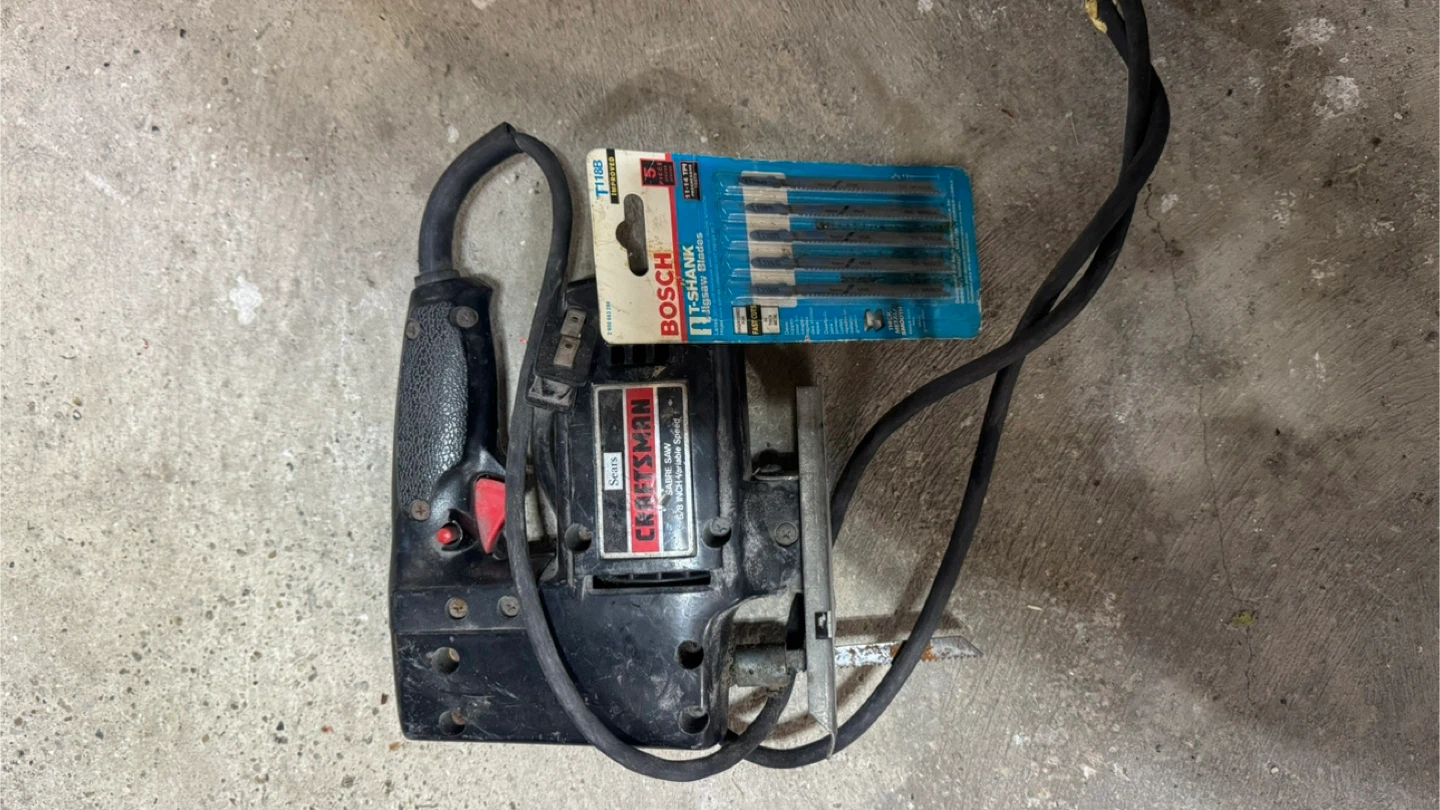 Craftsman Sabre Saw w/ Bosch Jigsaw Blades