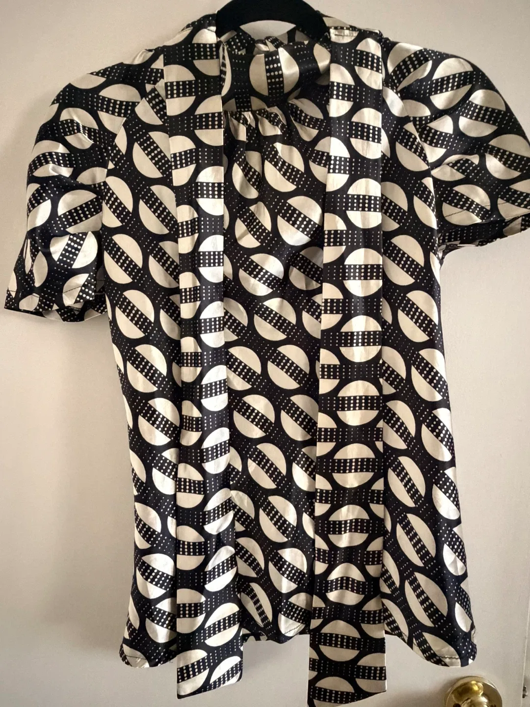 Black & White Patterned Blouse image indicator(3)