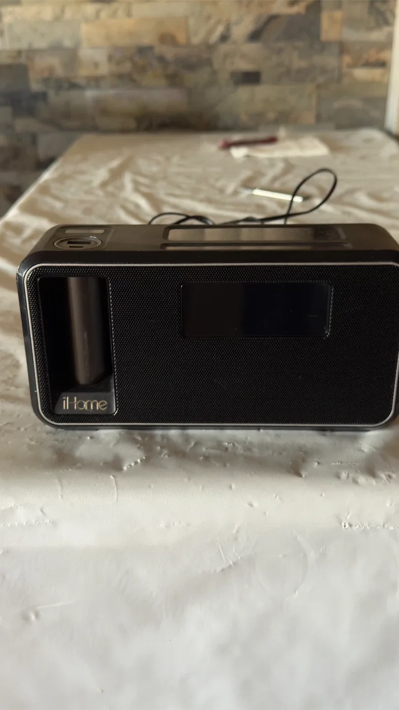 iHome Speaker System thumbnail