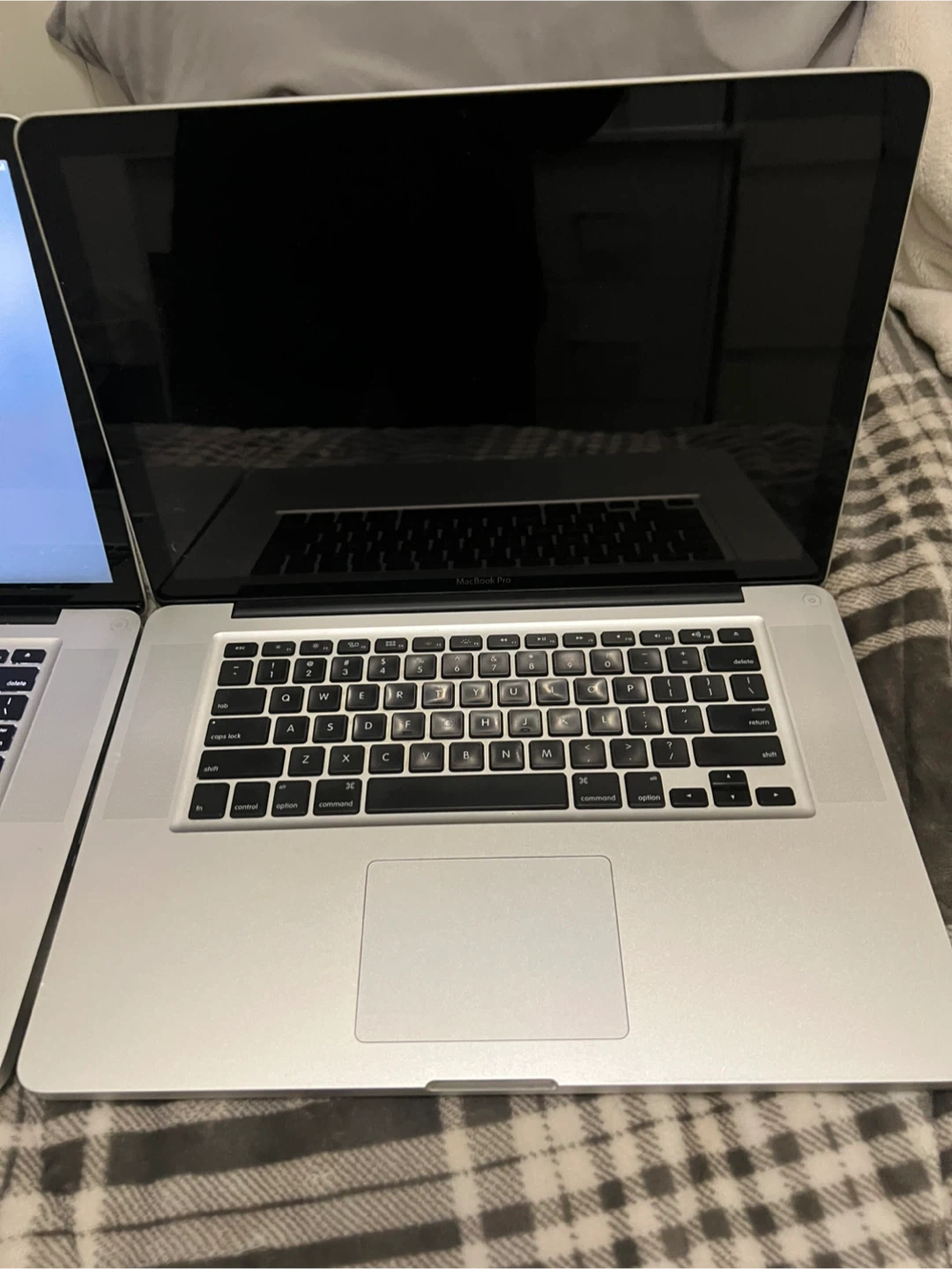 Selling 3 15 inch Apple MacBook Pro laptop, model number A1286 - photo 4