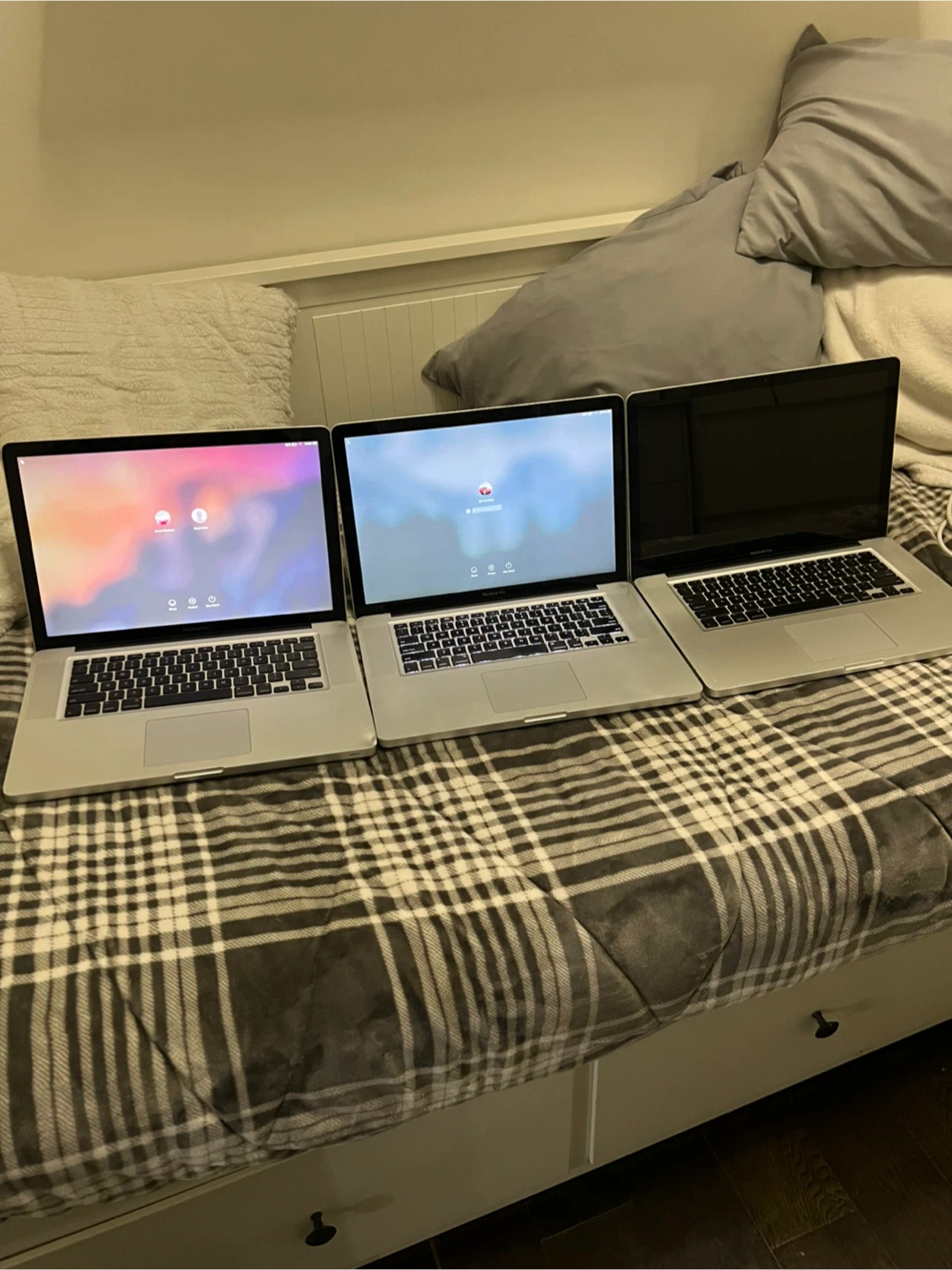 Selling 3 15 inch Apple MacBook Pro laptop, model number A1286