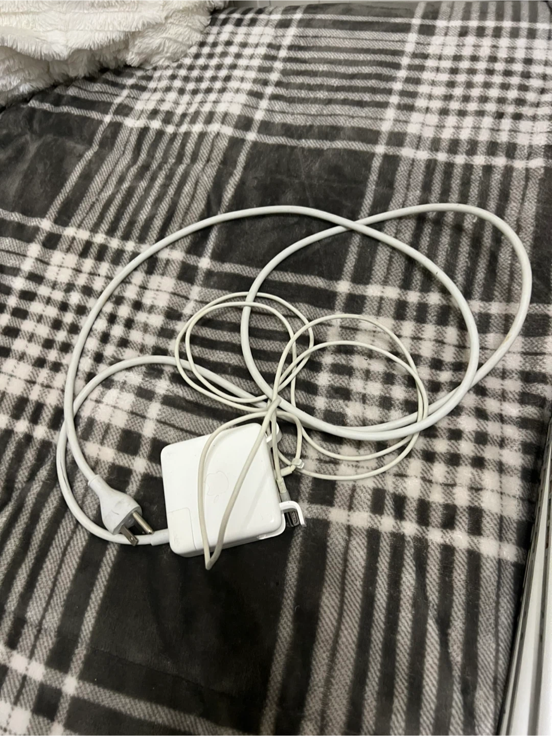 Selling 3 15 inch Apple MacBook Pro laptop, model number A1286 - photo 5