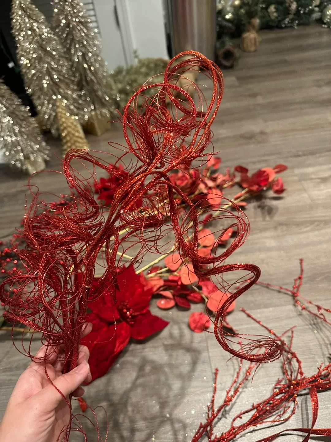 Red Christmas Floral Decor image indicator(4)