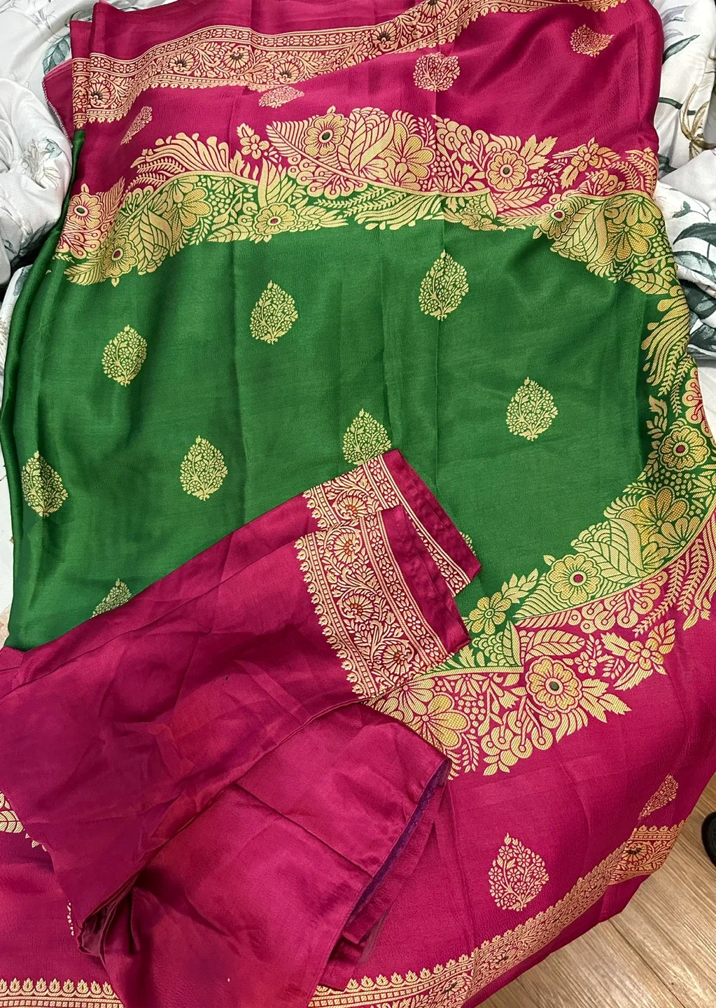 Beautiful Silk Saree - Red, Green, Cream image indicator(3)