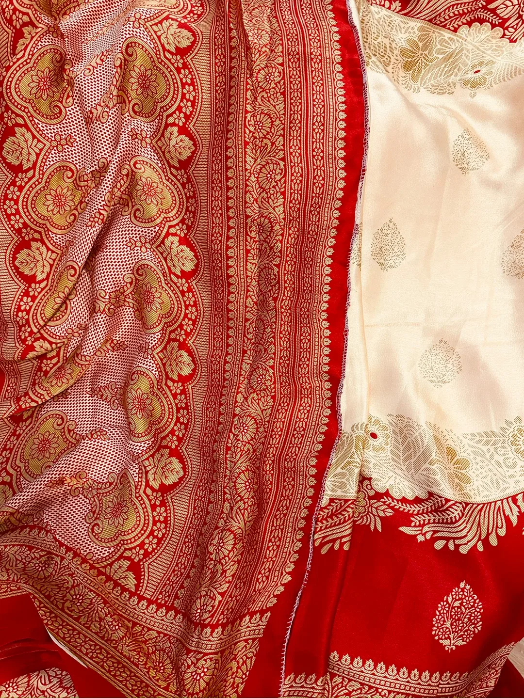 Beautiful Silk Saree - Red, Green, Cream image indicator(2)