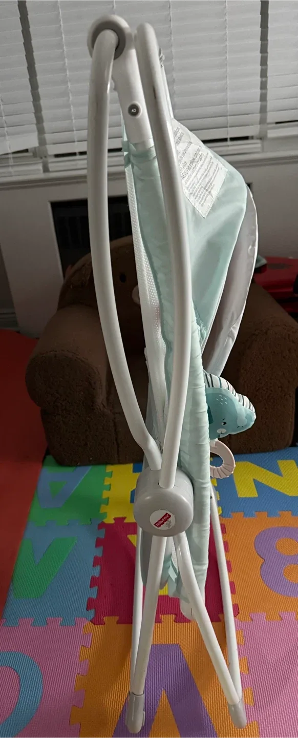 Fisher-Price Soothing Motions Bassinet - Portable image indicator(3)